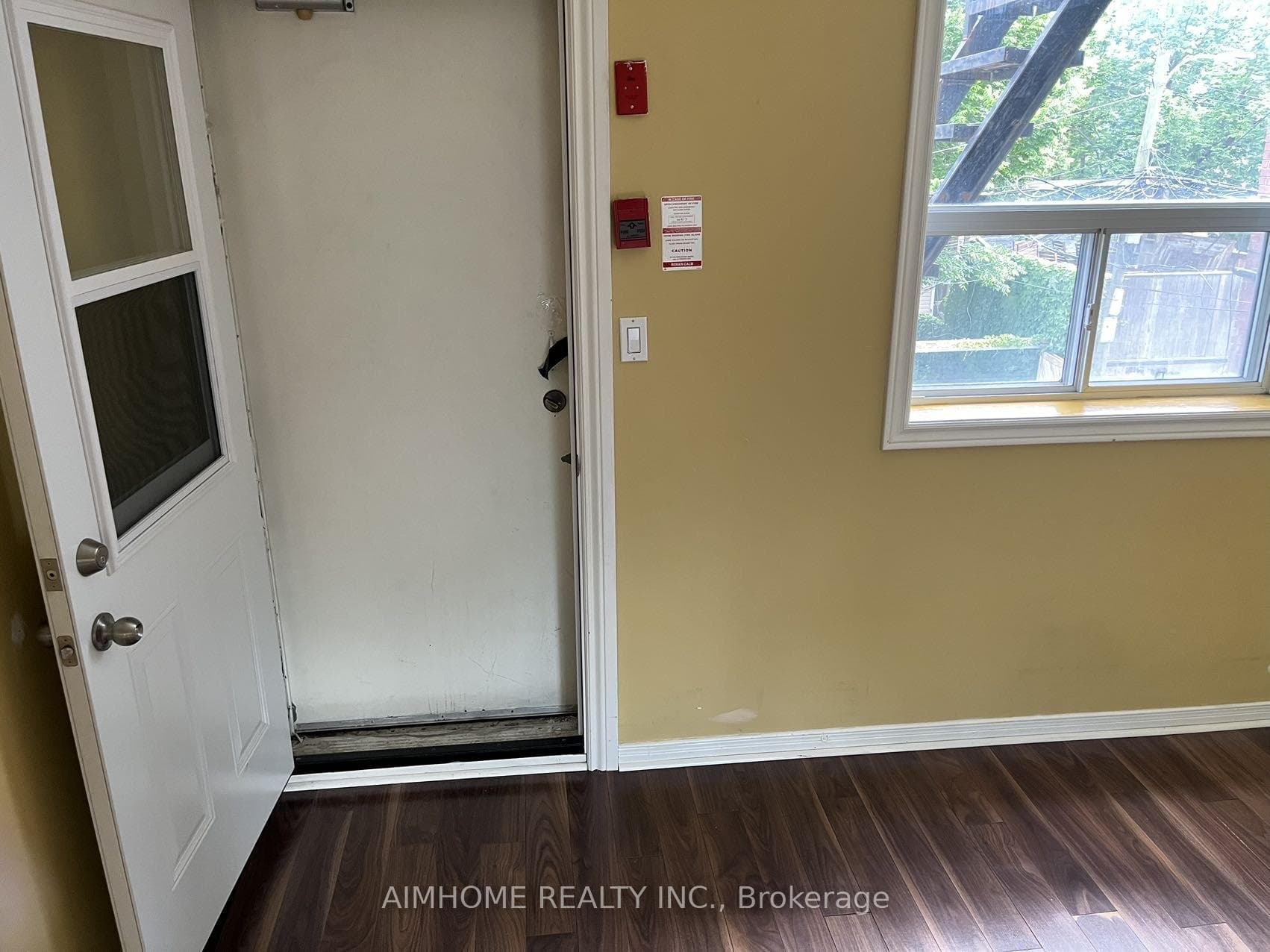 647 Gerrard Street photo 3