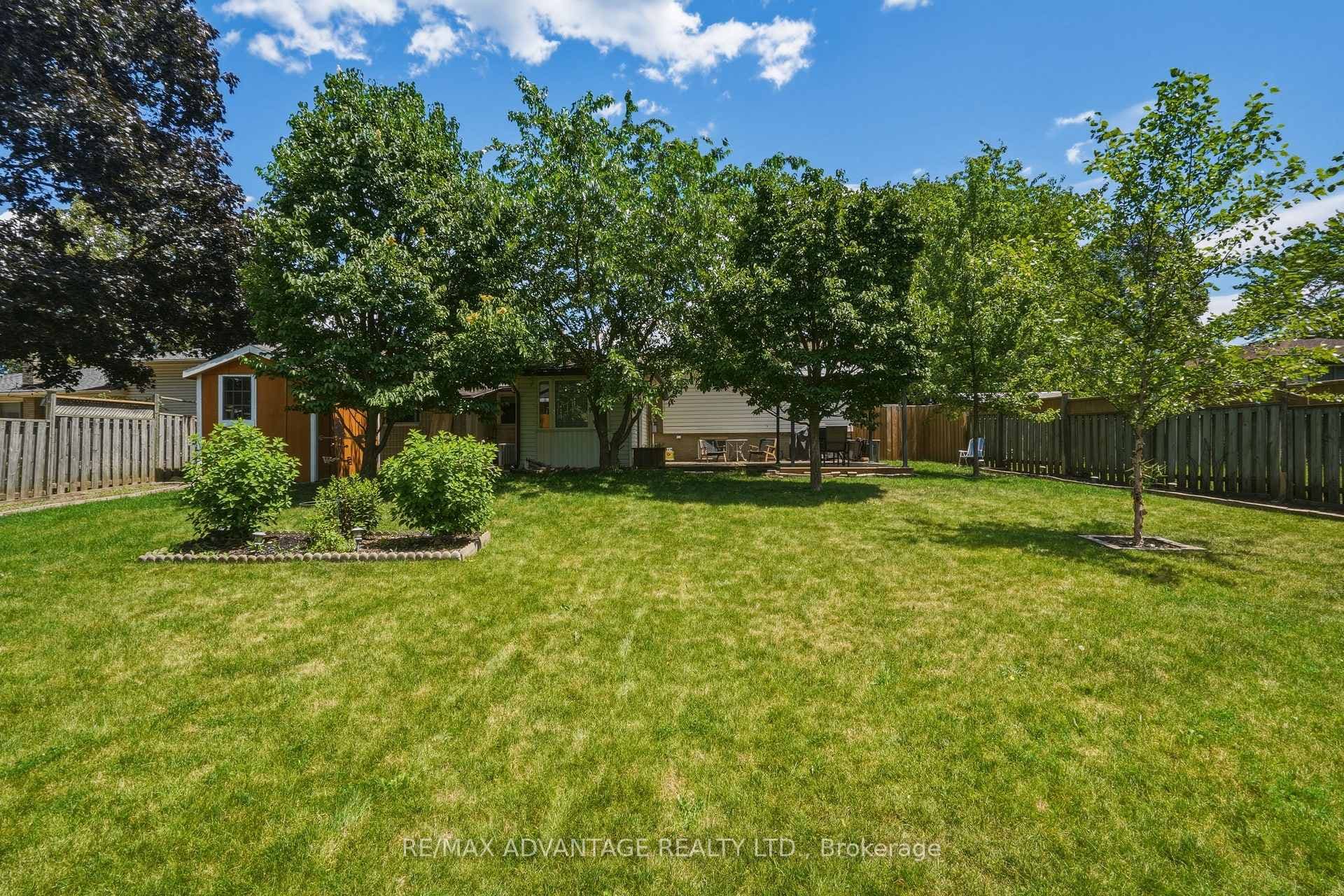 120 Champlain Crescent photo 43