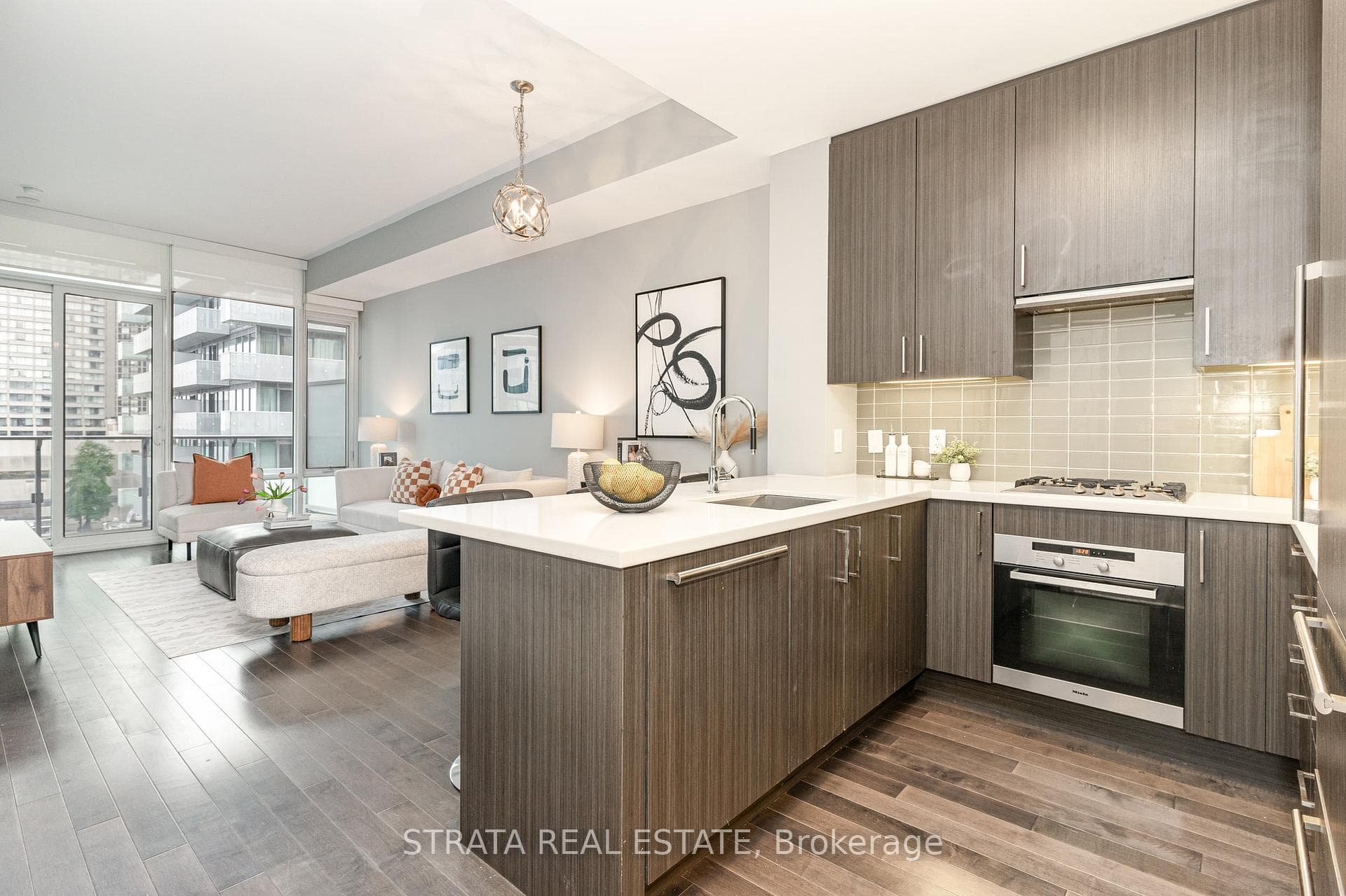 29 Queens Quay Unit 728 photo 4