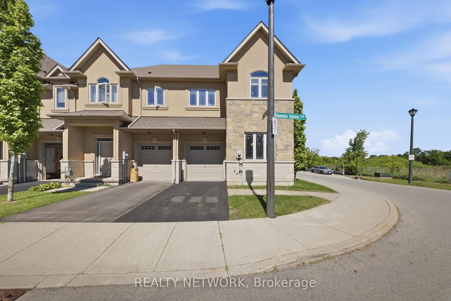 104 Sonoma Valley Crescent photo 3
