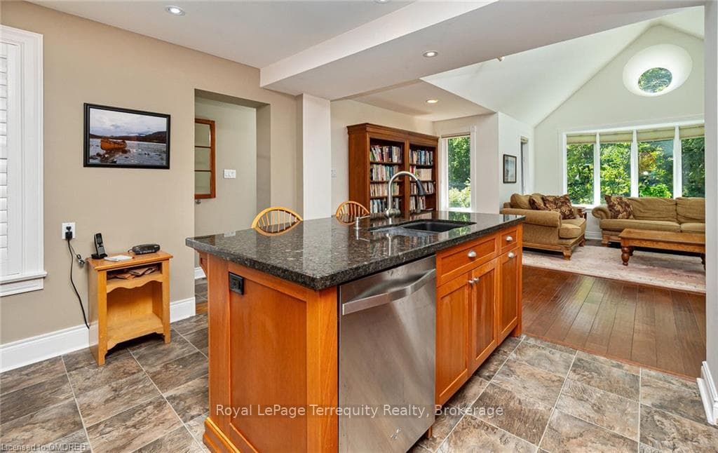 61 CHARLES Street photo 14