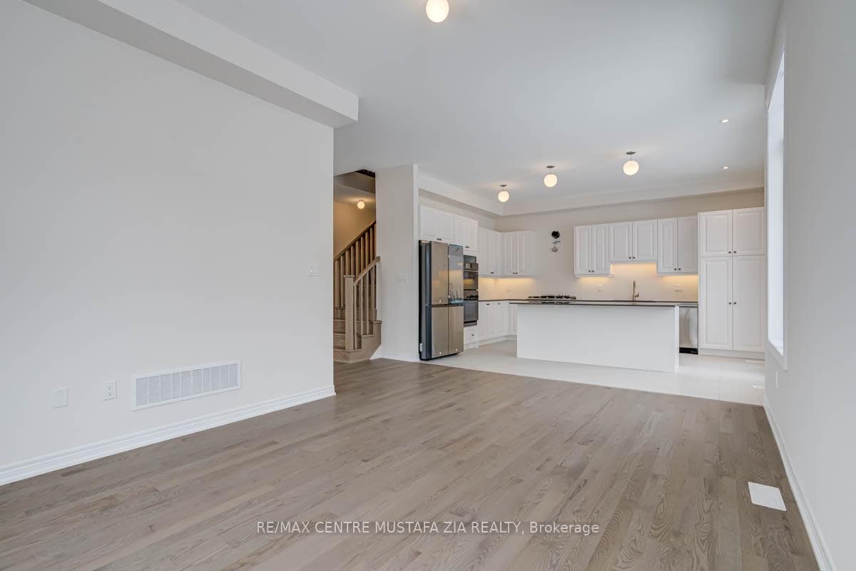883 Plum Place photo 11