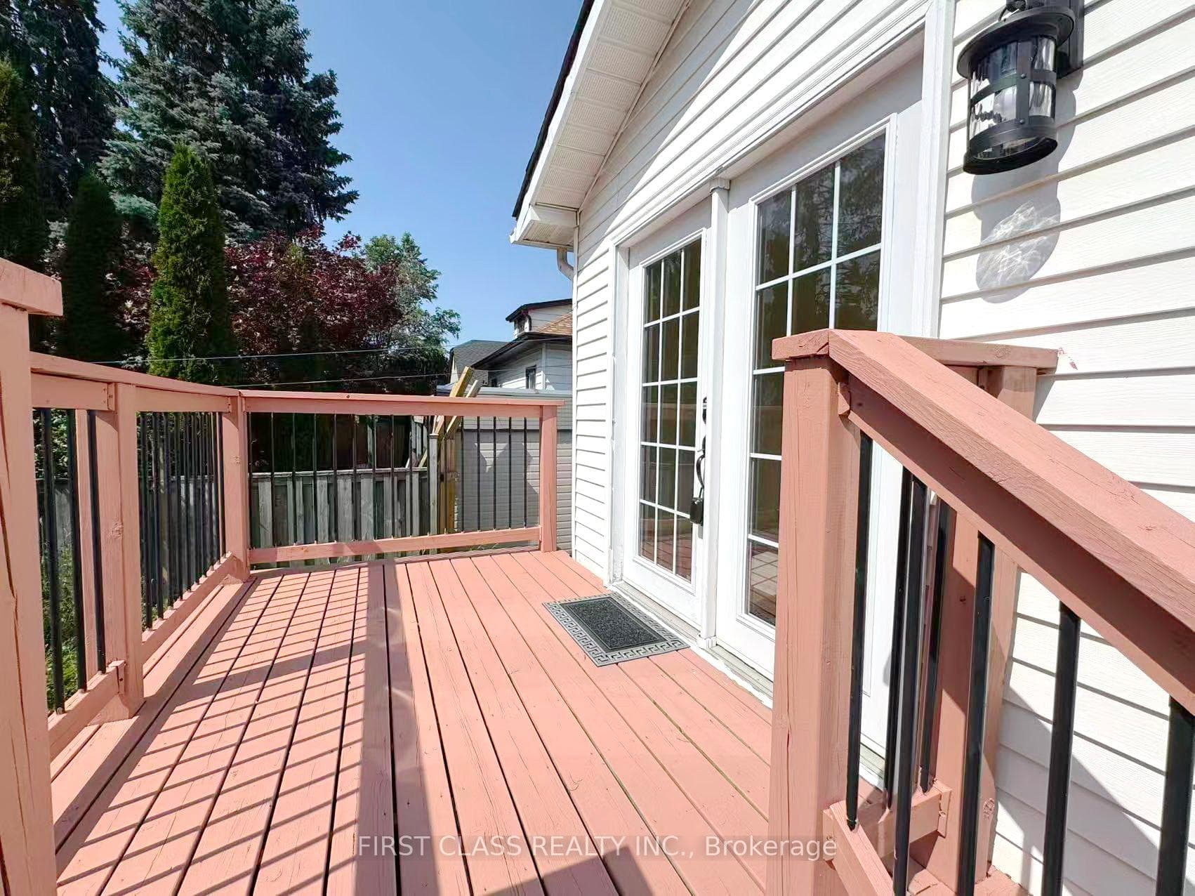 9 Grantham Avenue photo 5