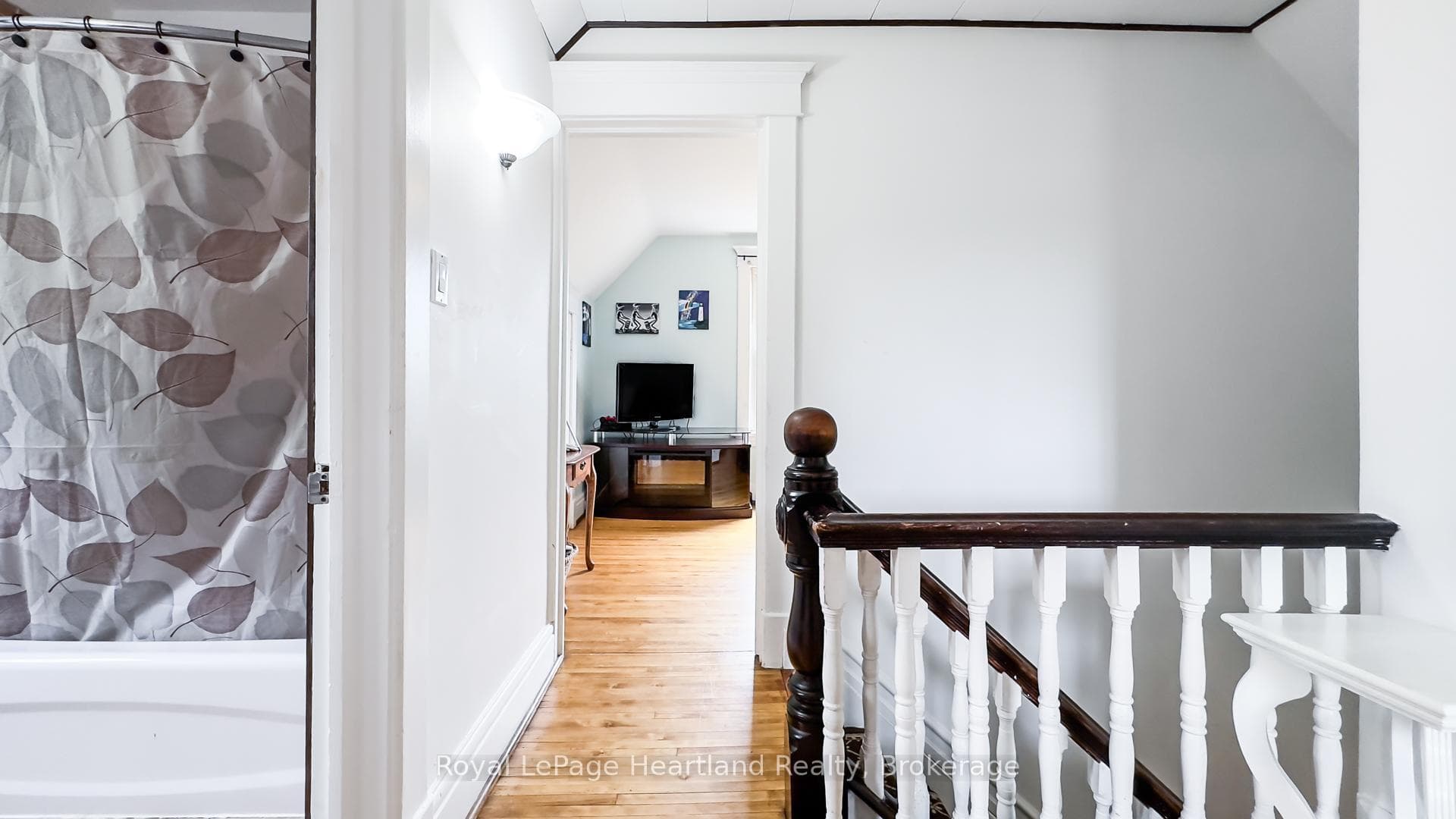 132 Elgin Avenue photo 24