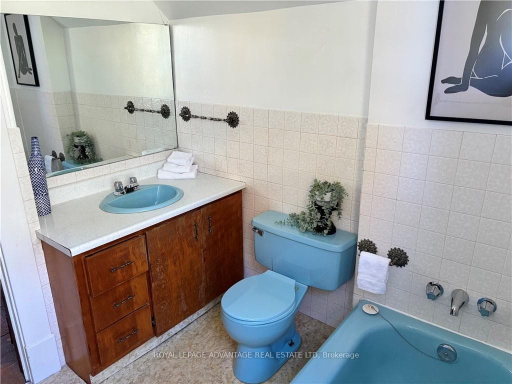 8 MONTGOMERY Place photo 23