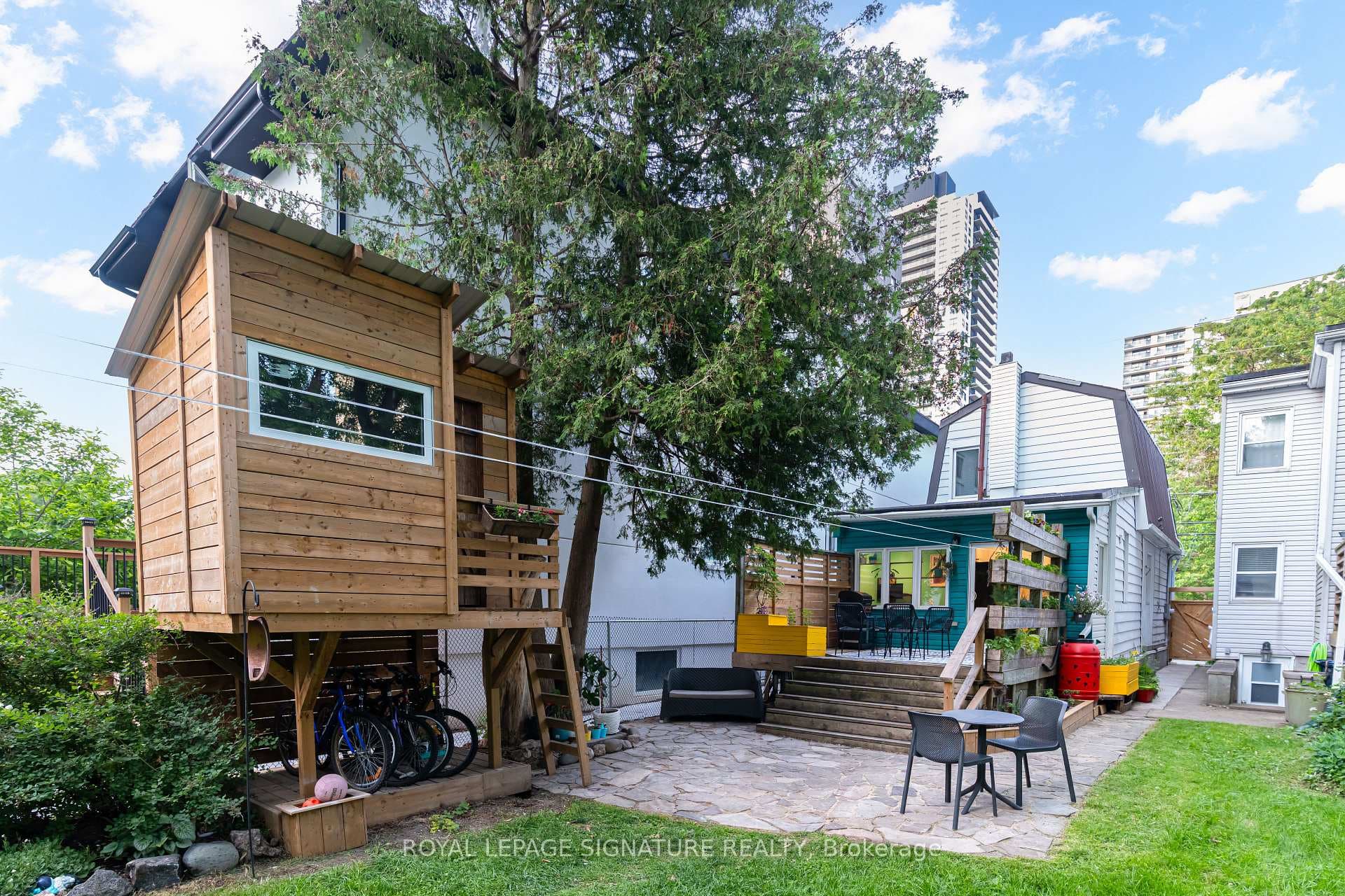 176 Barrington Avenue photo 45