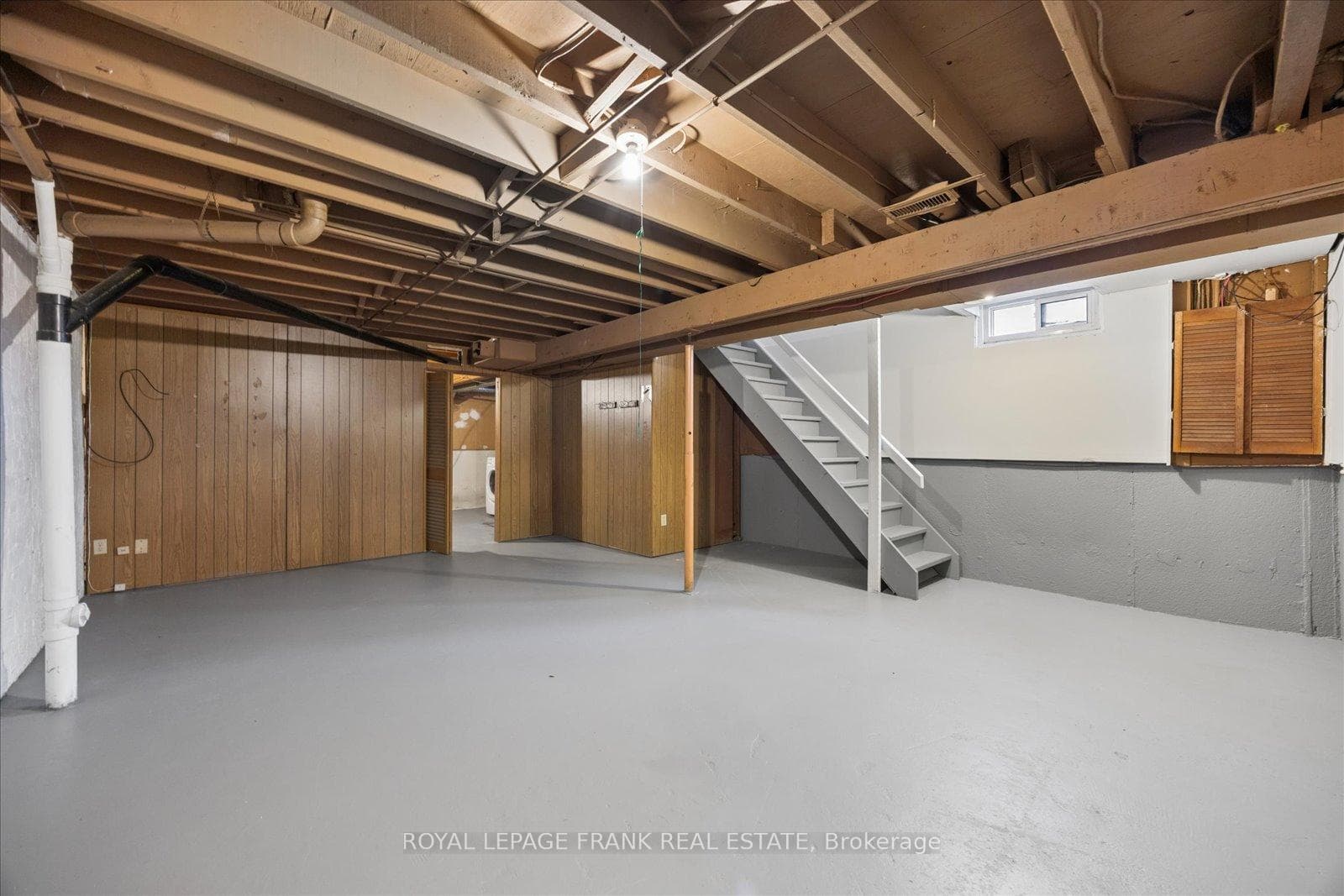 572 Camelot Drive photo 36