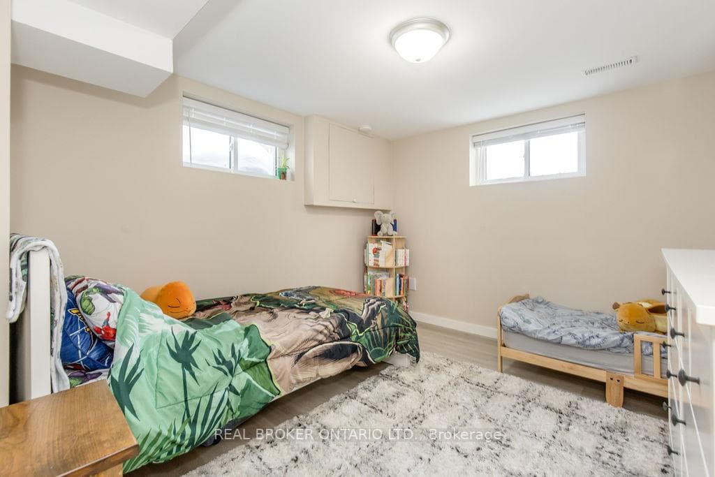 12 Owen Road photo 29