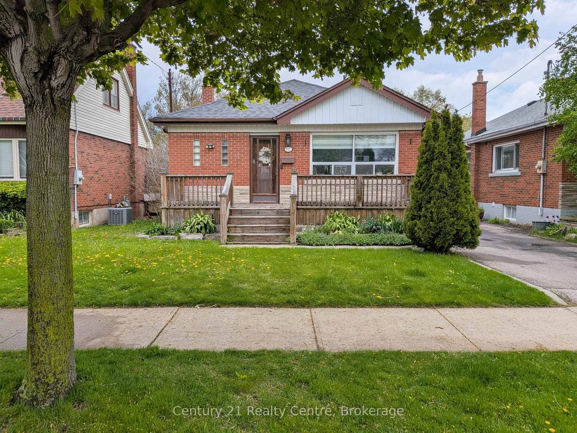 917 Brucedale Avenue photo 1