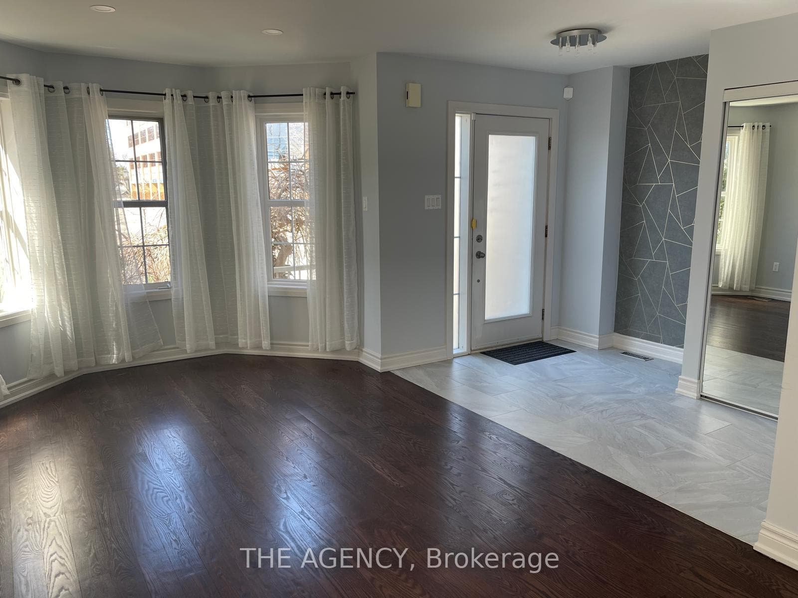 9031 Yonge Street photo 2