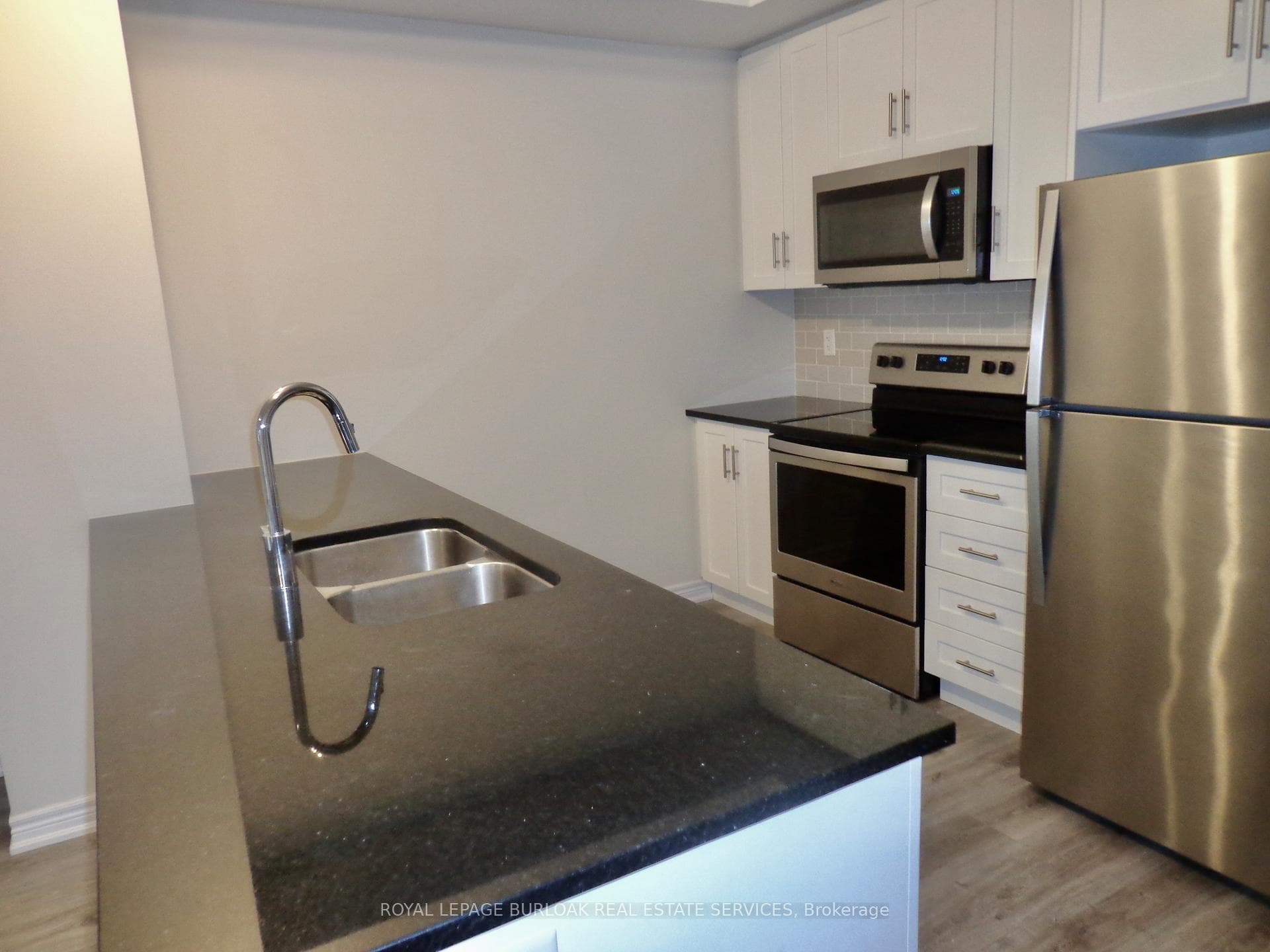 Kitchen , breakfast bar
