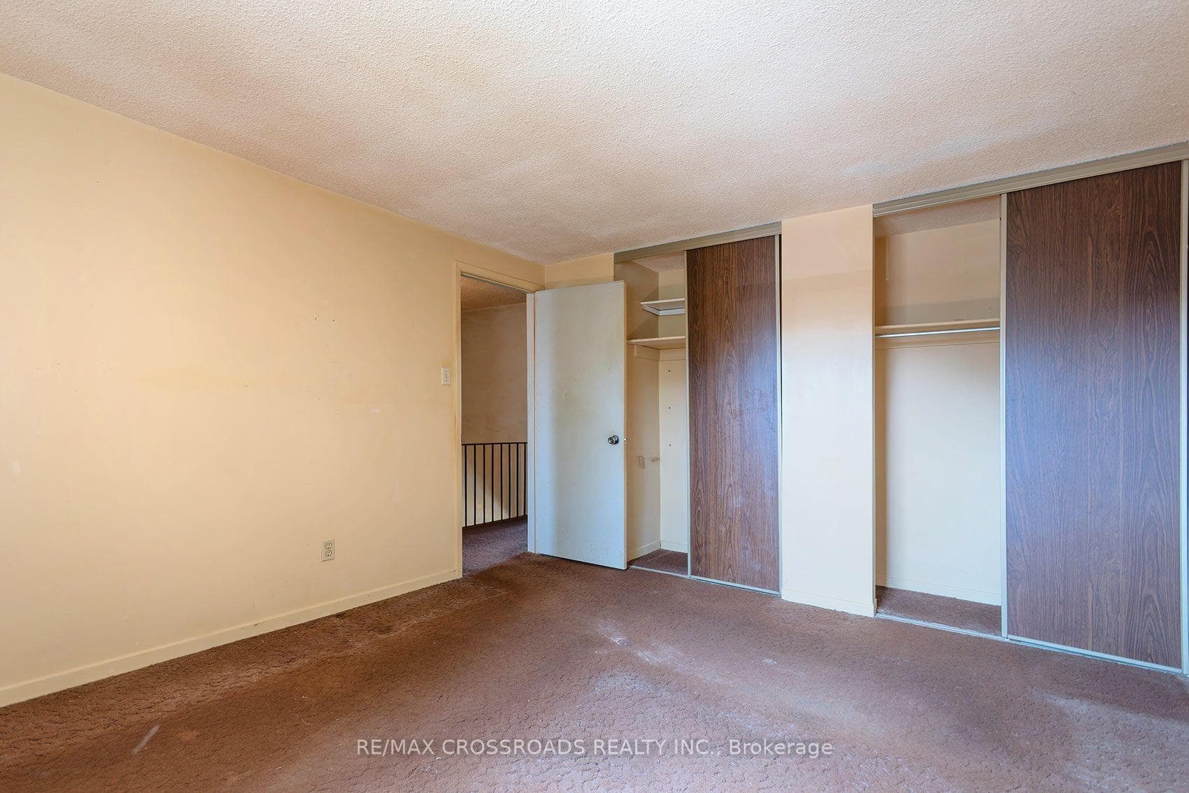 54 Omega Square photo 18