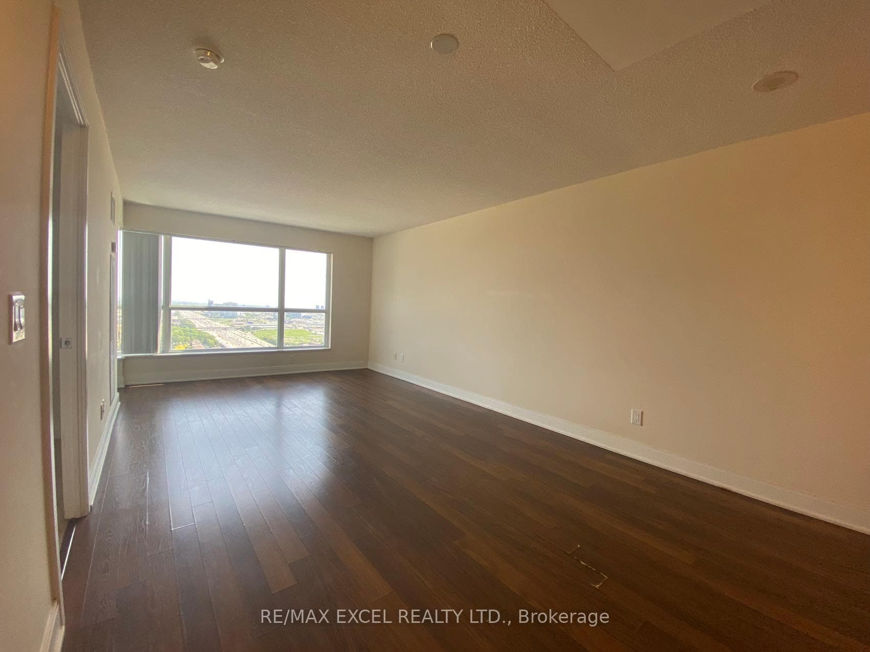 125 Village Green Square Unit 3901 photo 13