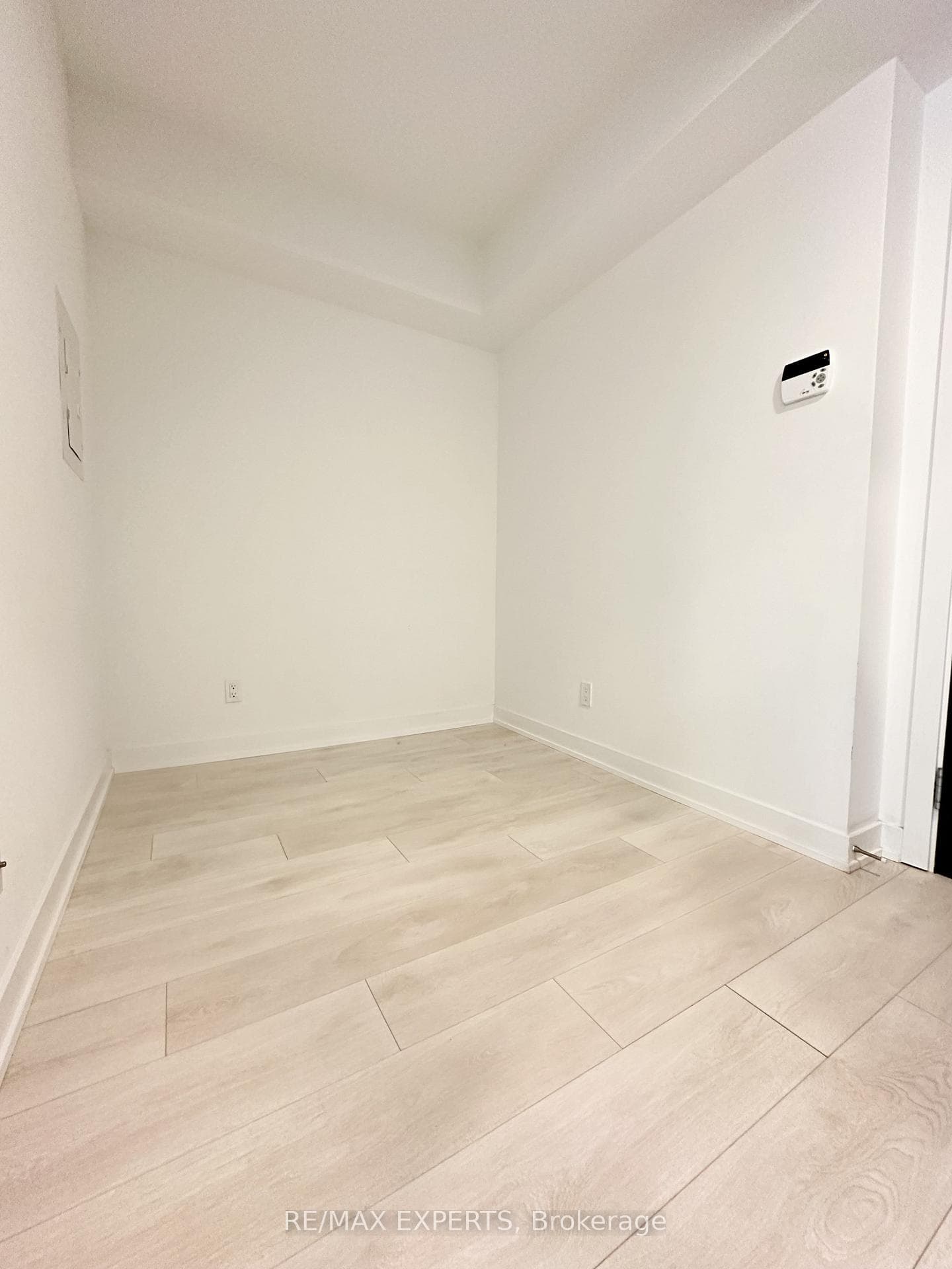 501 Yonge Street Unit 1310 photo 4