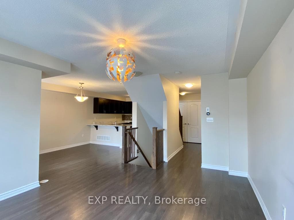 1621 Gainer Crescent photo 4