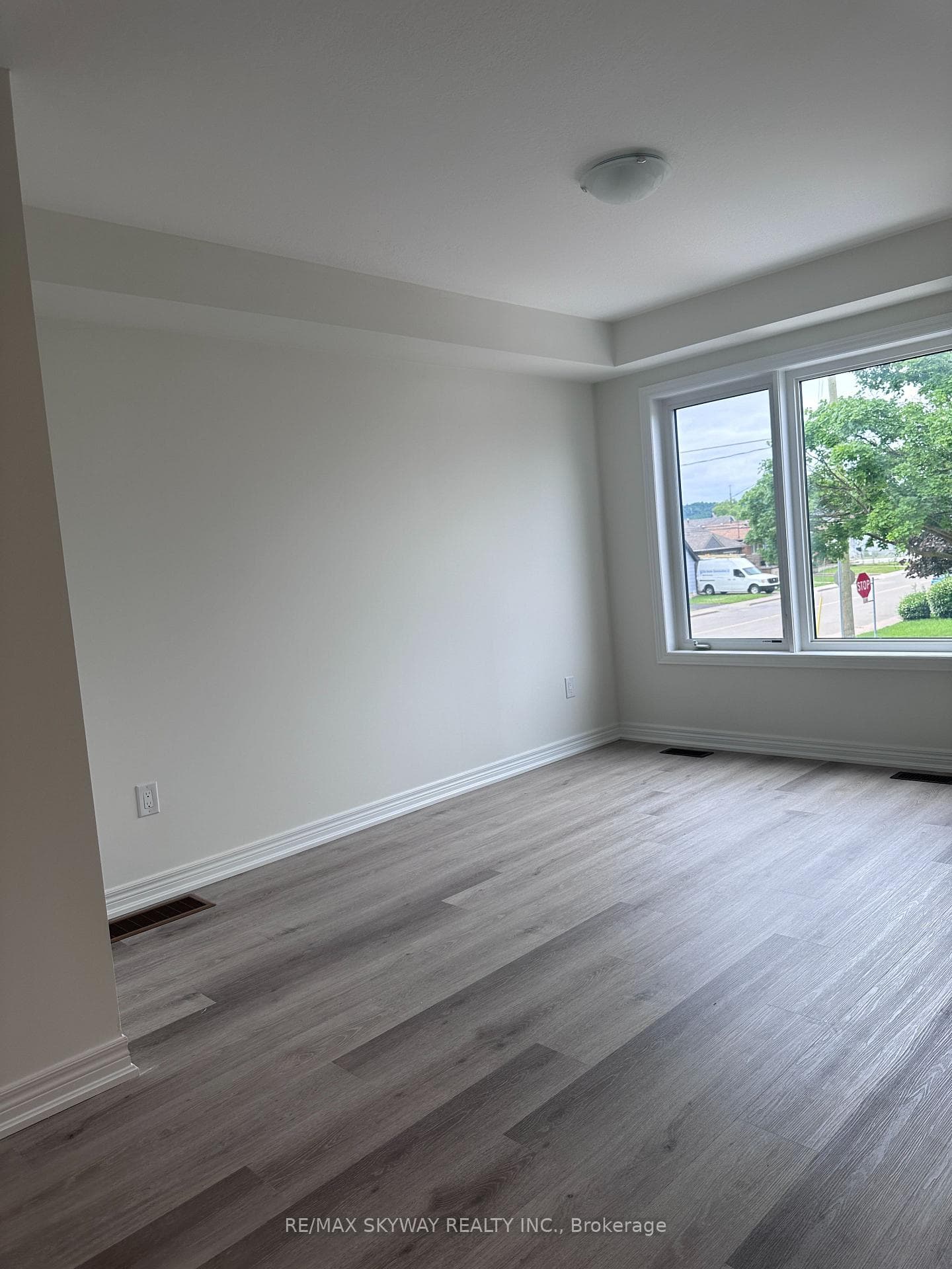 6 Reid Avenue photo 3