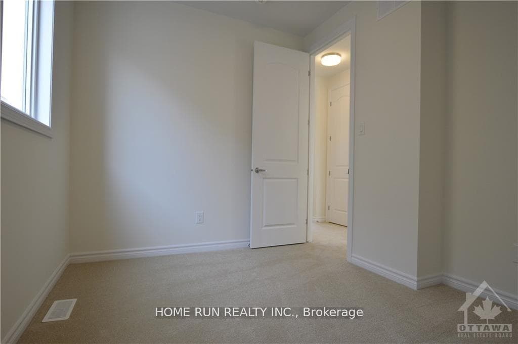 286 Turnbuckle Crescent photo 17