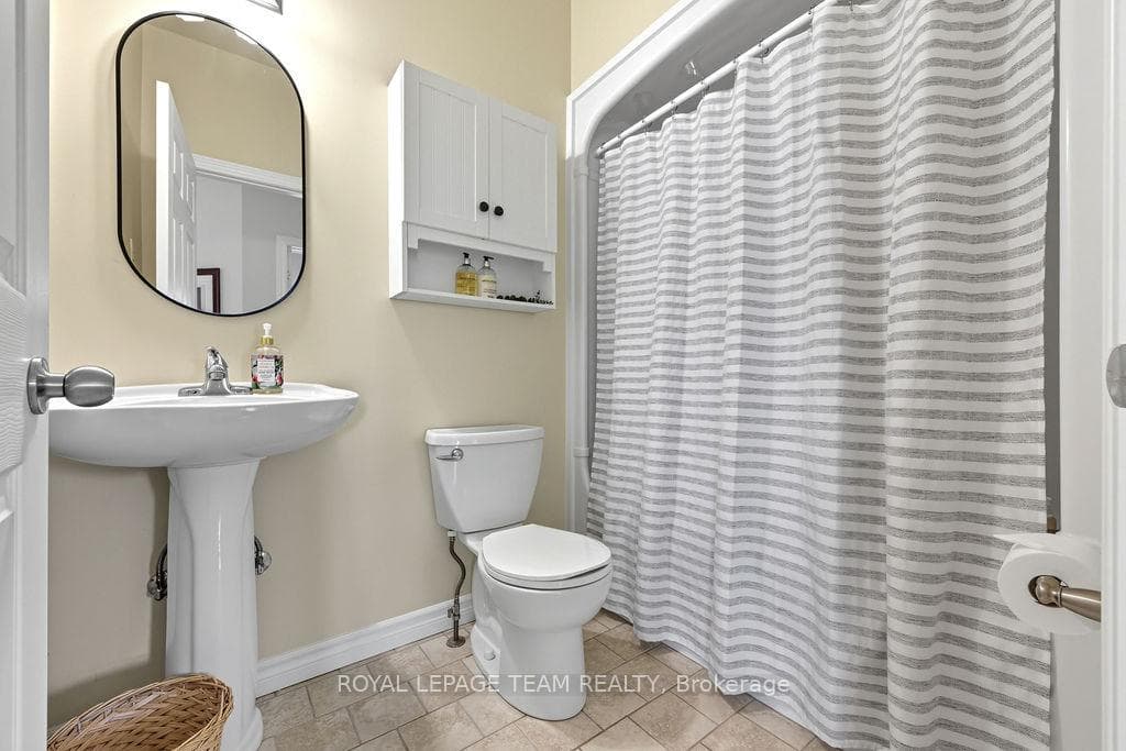 698 BARRYVALE Road photo 24