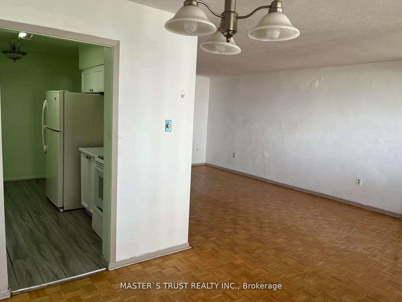 3420 Eglinton Avenue Unit 903 photo 9
