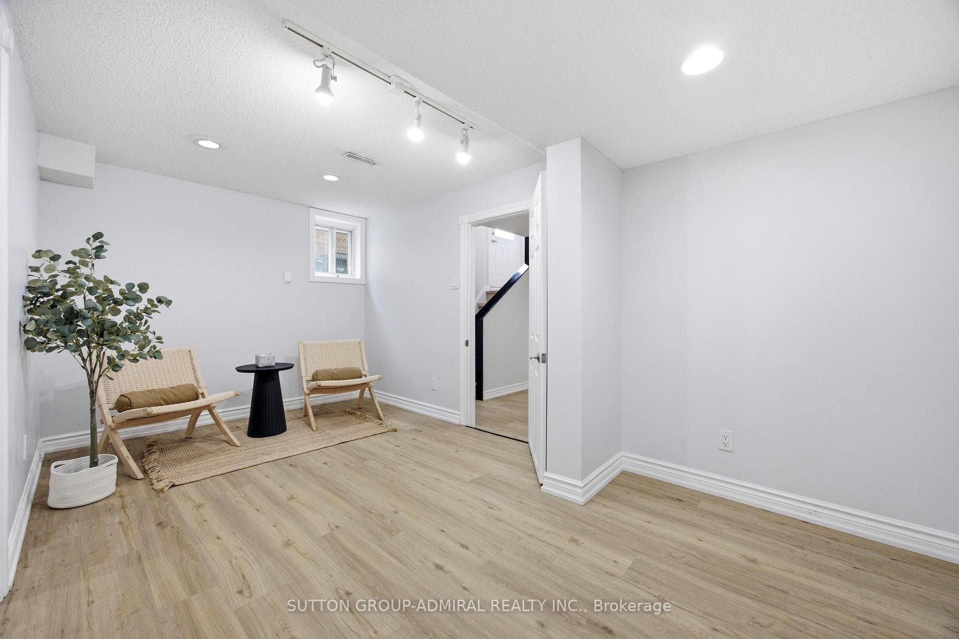 138 Kennard Avenue photo 34