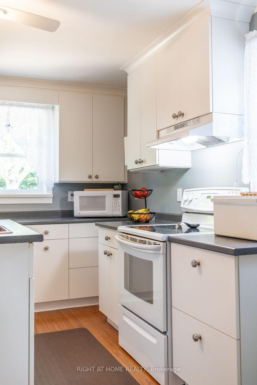 Soft-Close Cabinets & Pot Drawers