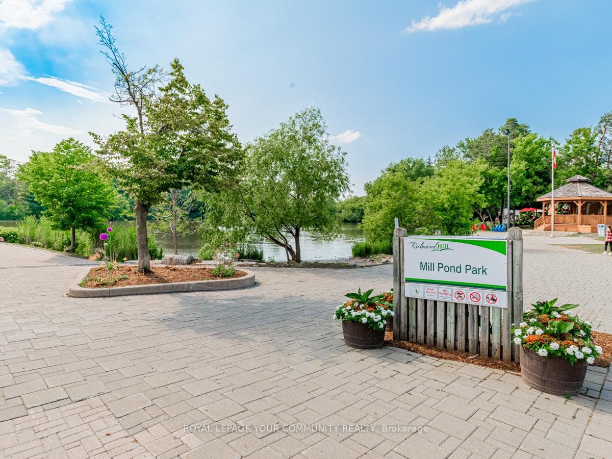 201 Queen Filomena Avenue photo 38