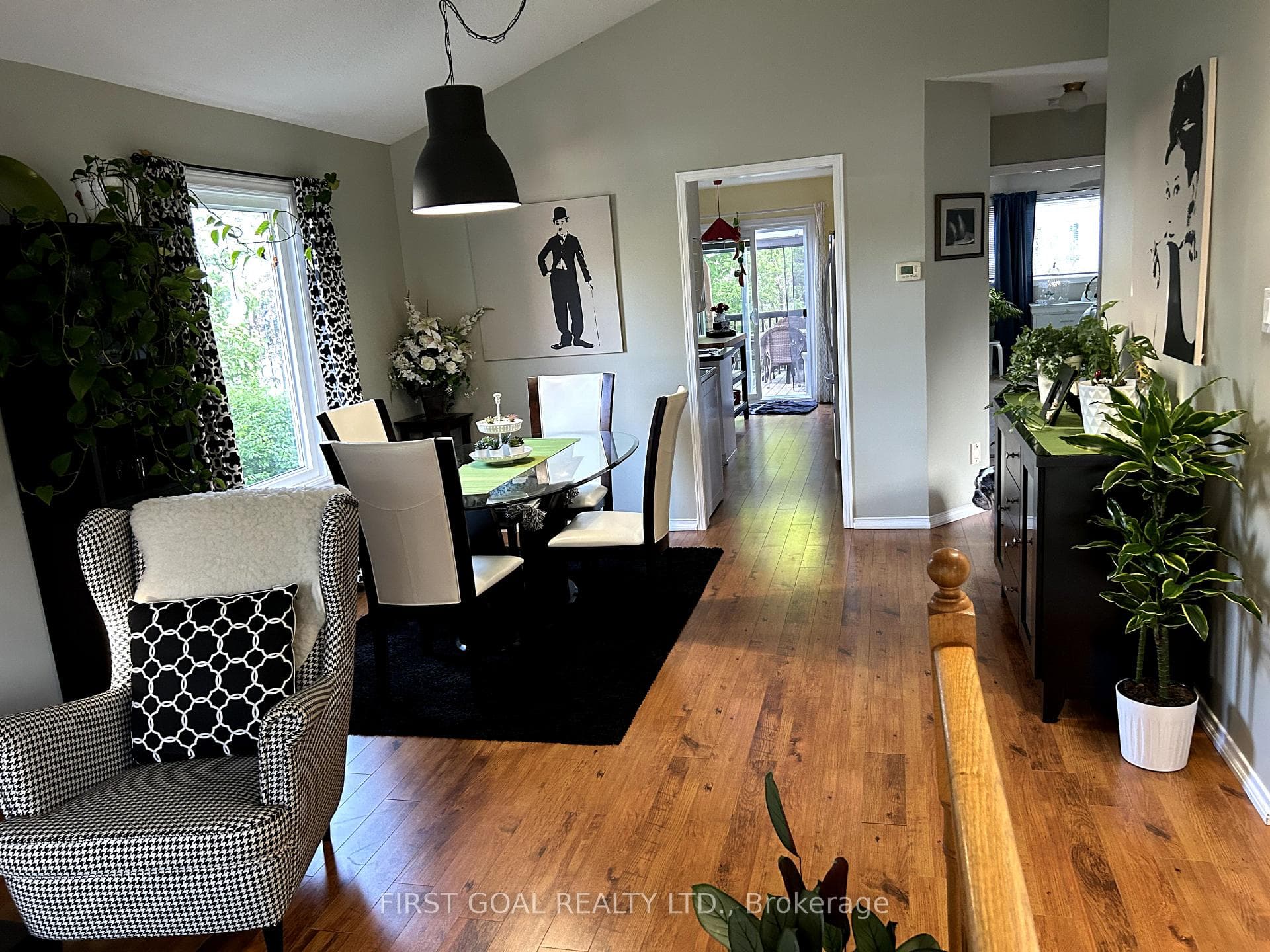 71 Donald Crescent photo 3