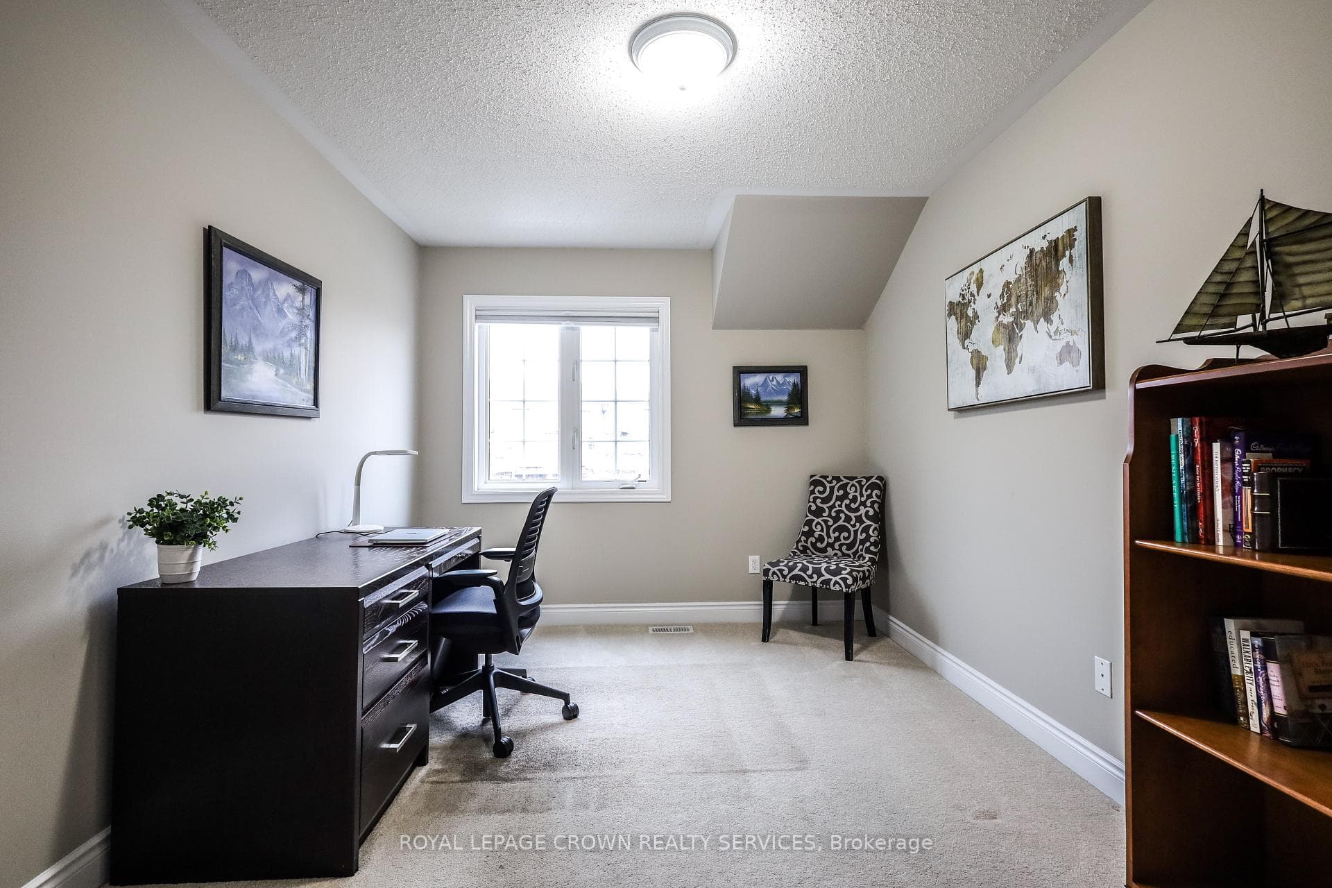 686 Wendy Culbert Crescent photo 28