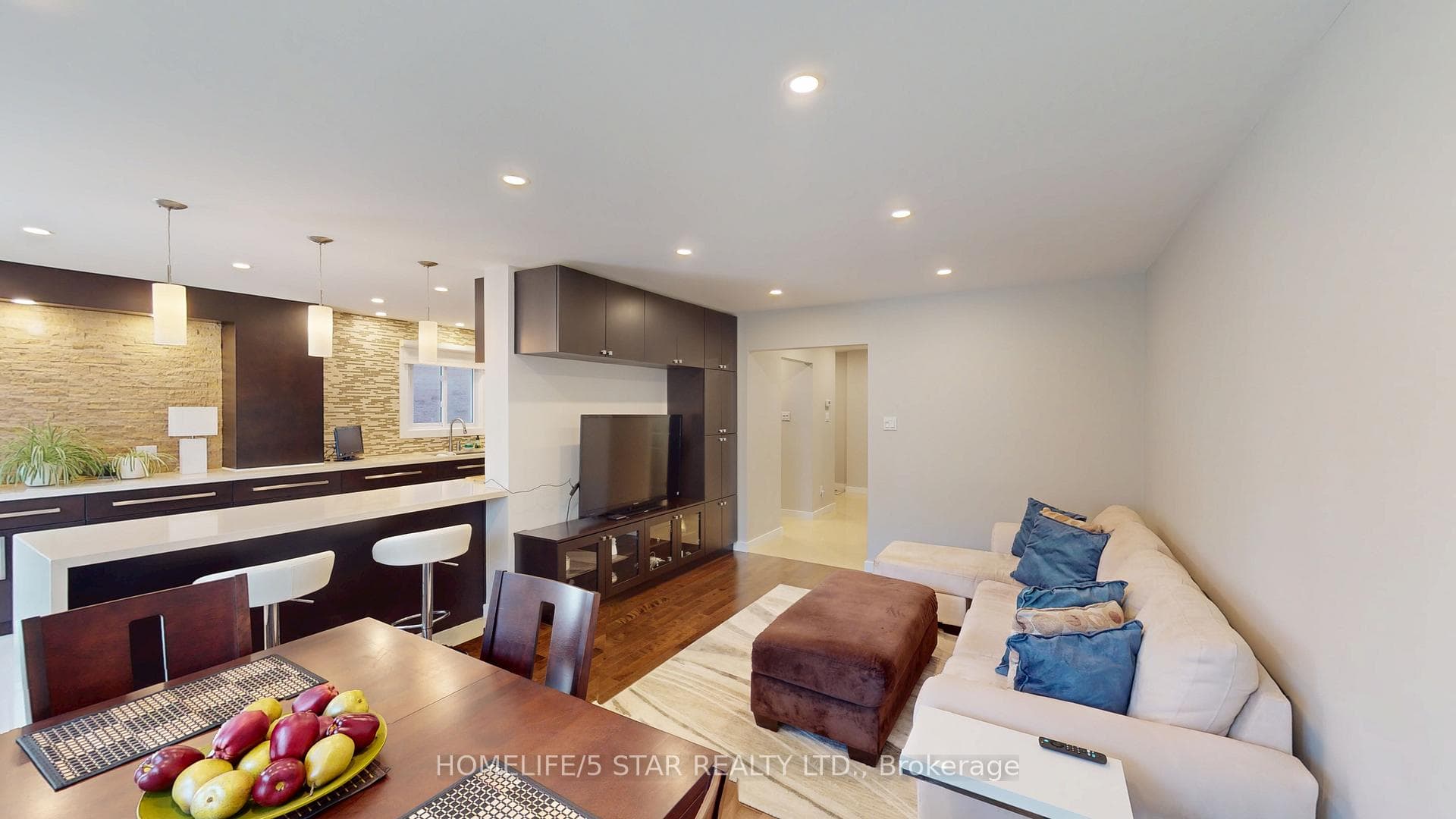 42 PILKINGTON Crescent photo 7