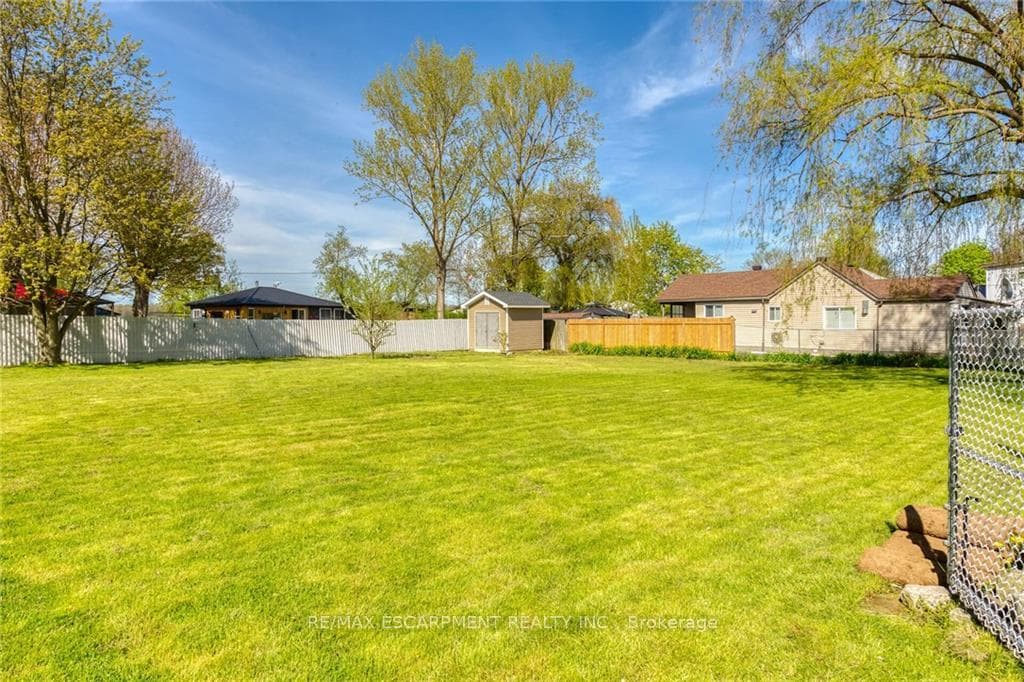 921 Lakeshore Road photo 11