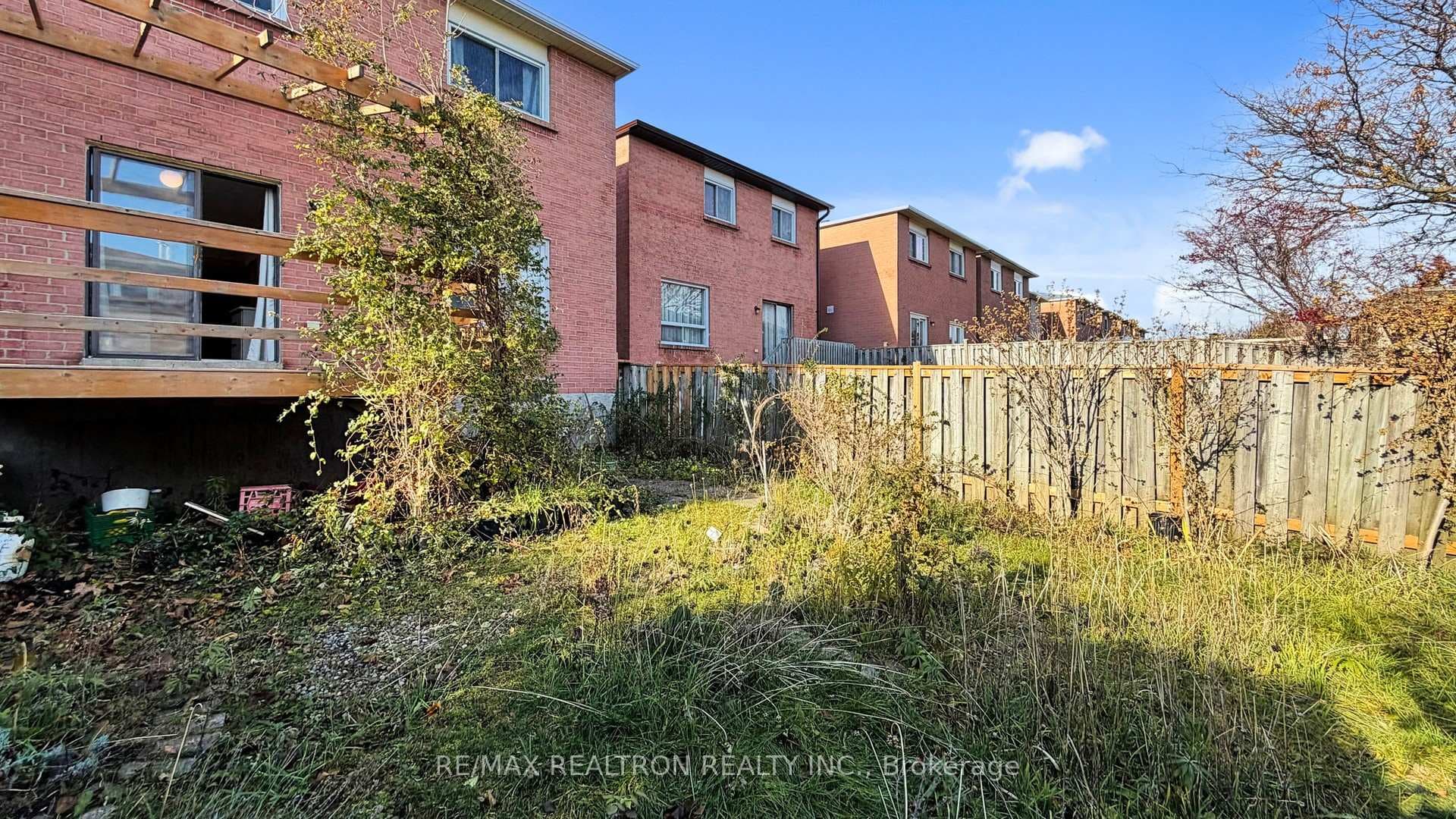 66 Roxanne Crescent photo 48
