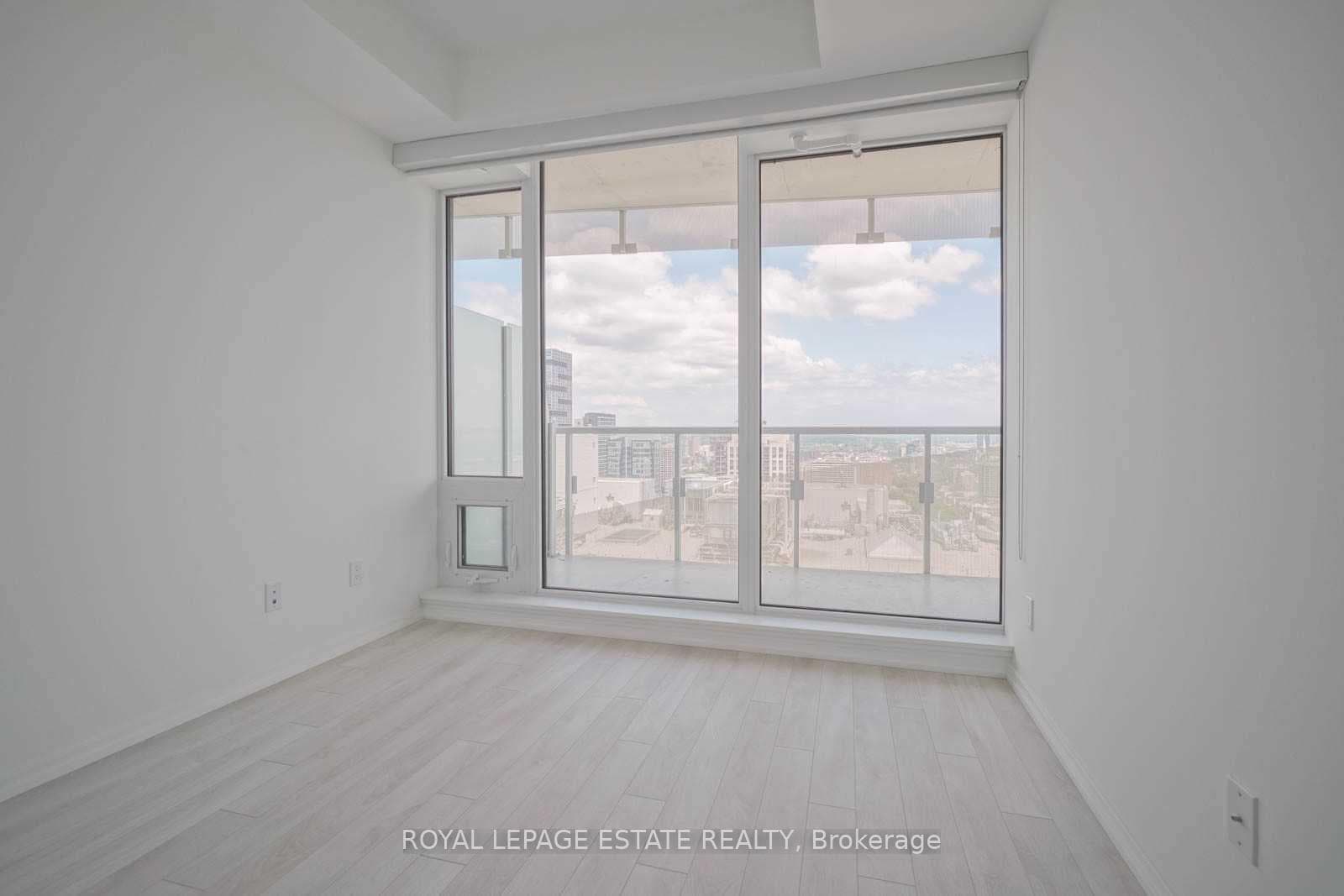 197 Yonge Street Unit 4105 photo 9