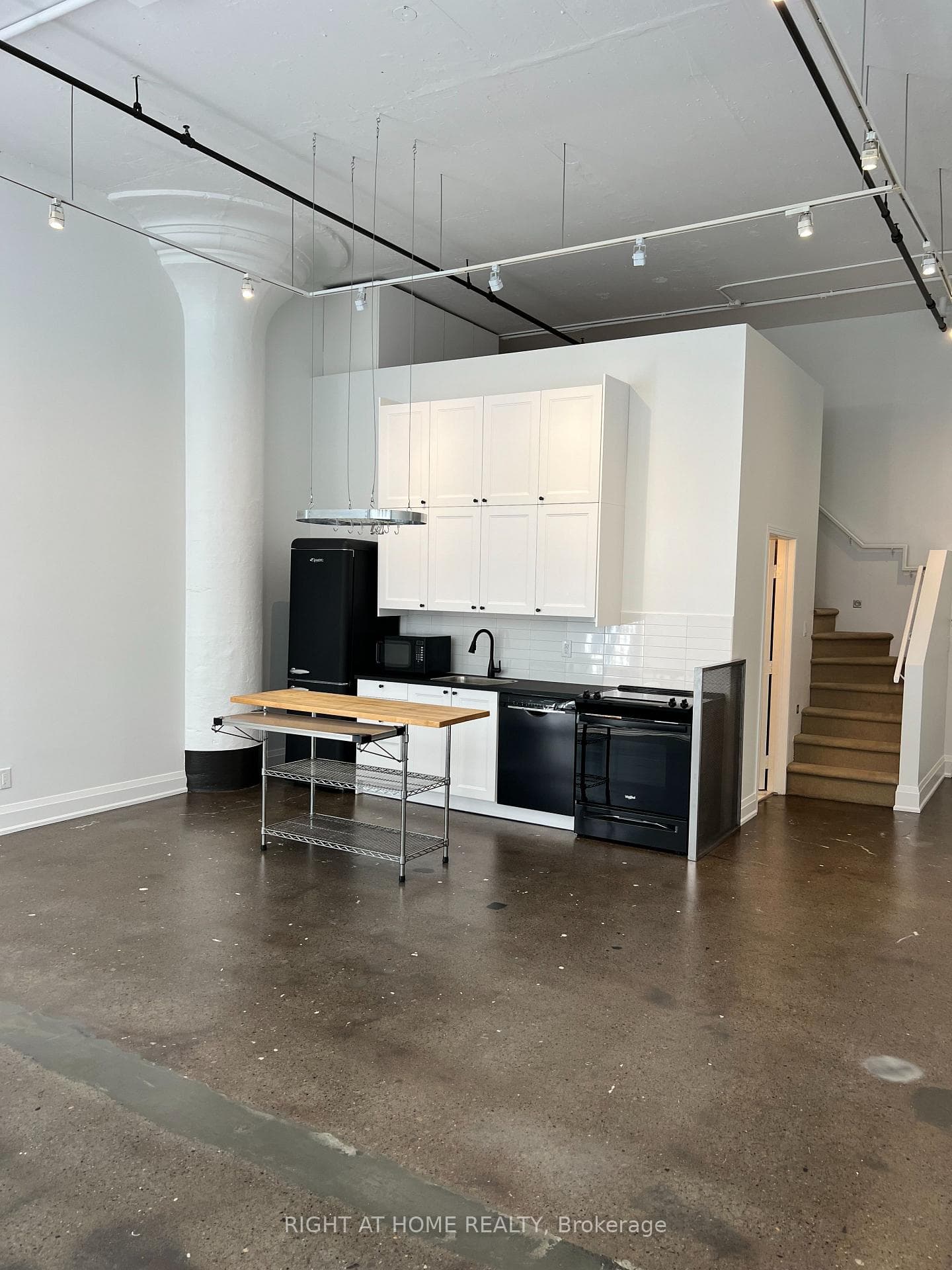 245 Carlaw Avenue Unit 210B photo 21