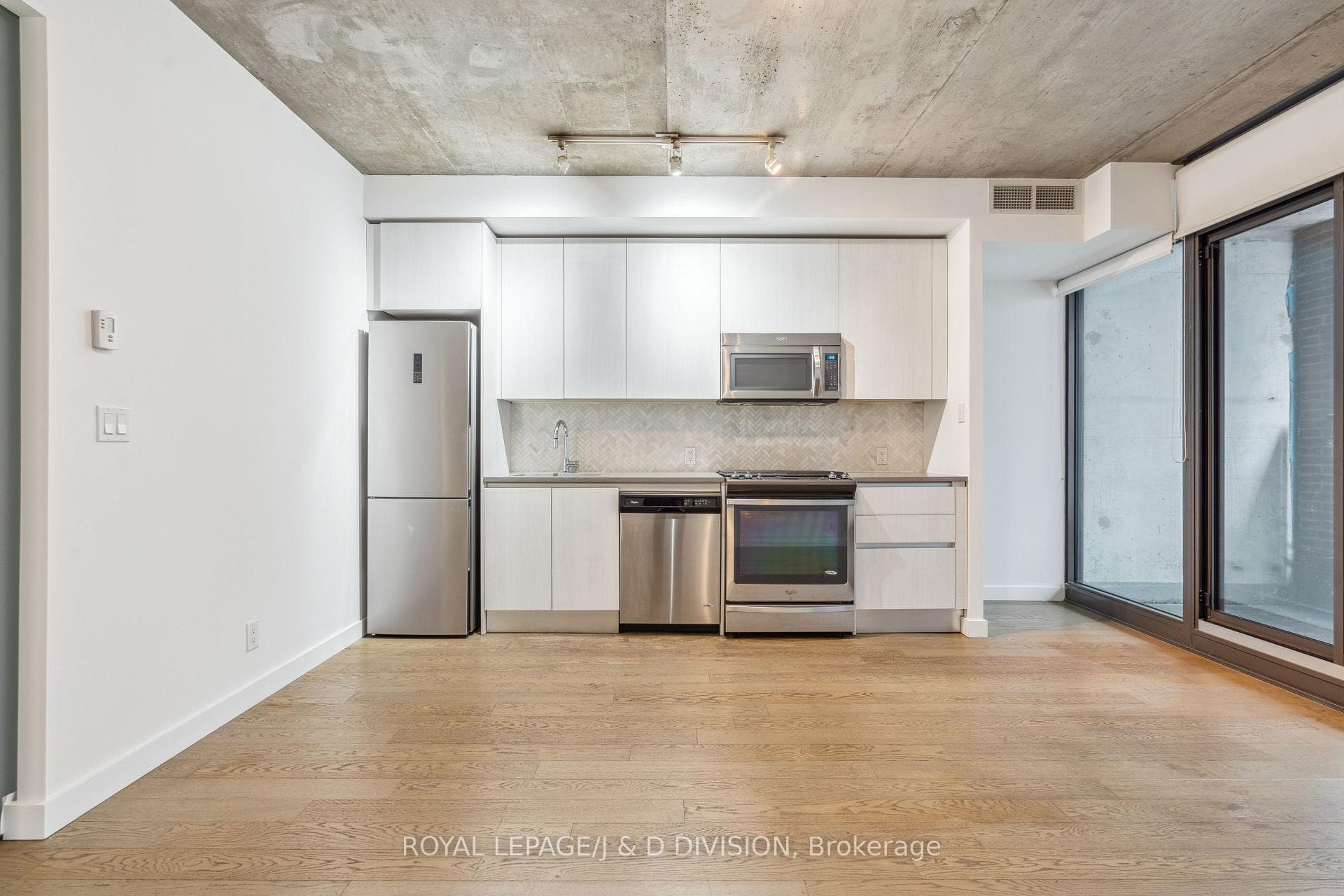 111 Bathurst Street Unit 423 photo 16