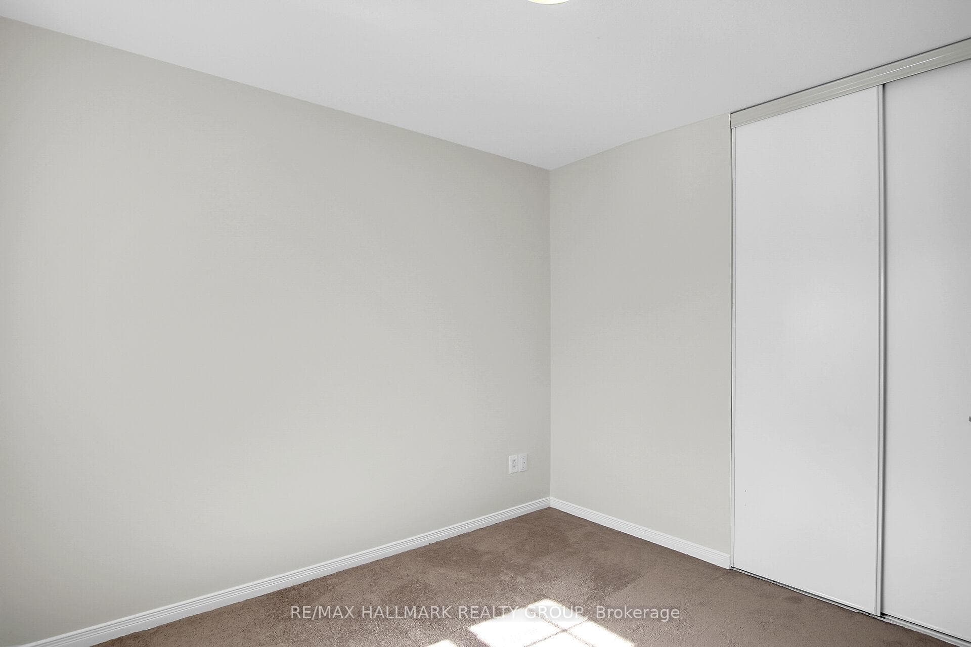 553 Aberfoyle Circle photo 39