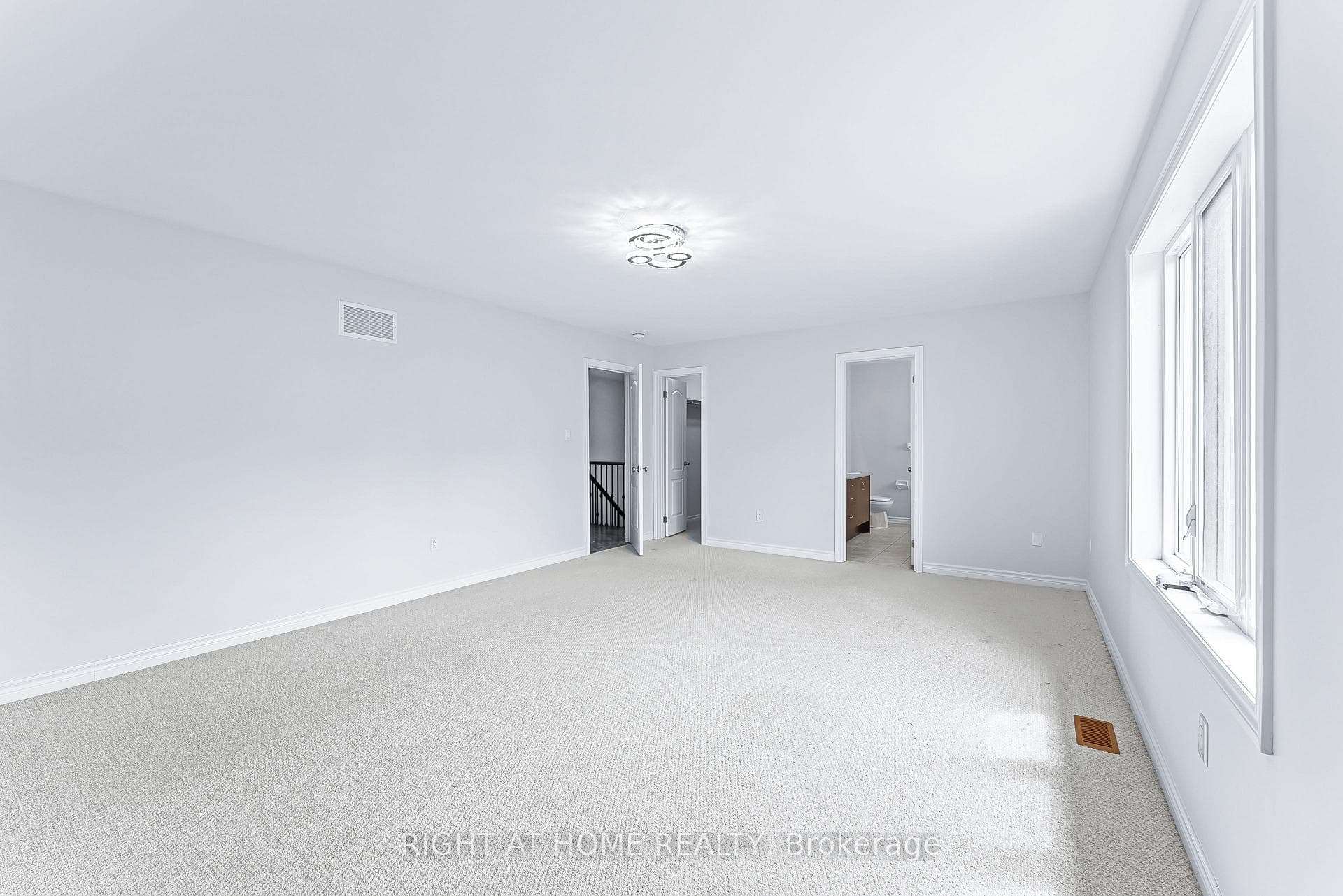 1157 Peelar (MAIN AND 2ND FLOOR) Crescent photo 15