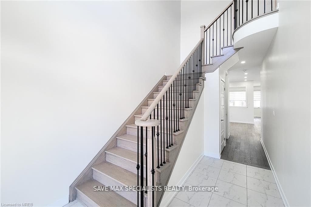 28 Hawick Crescent photo 7