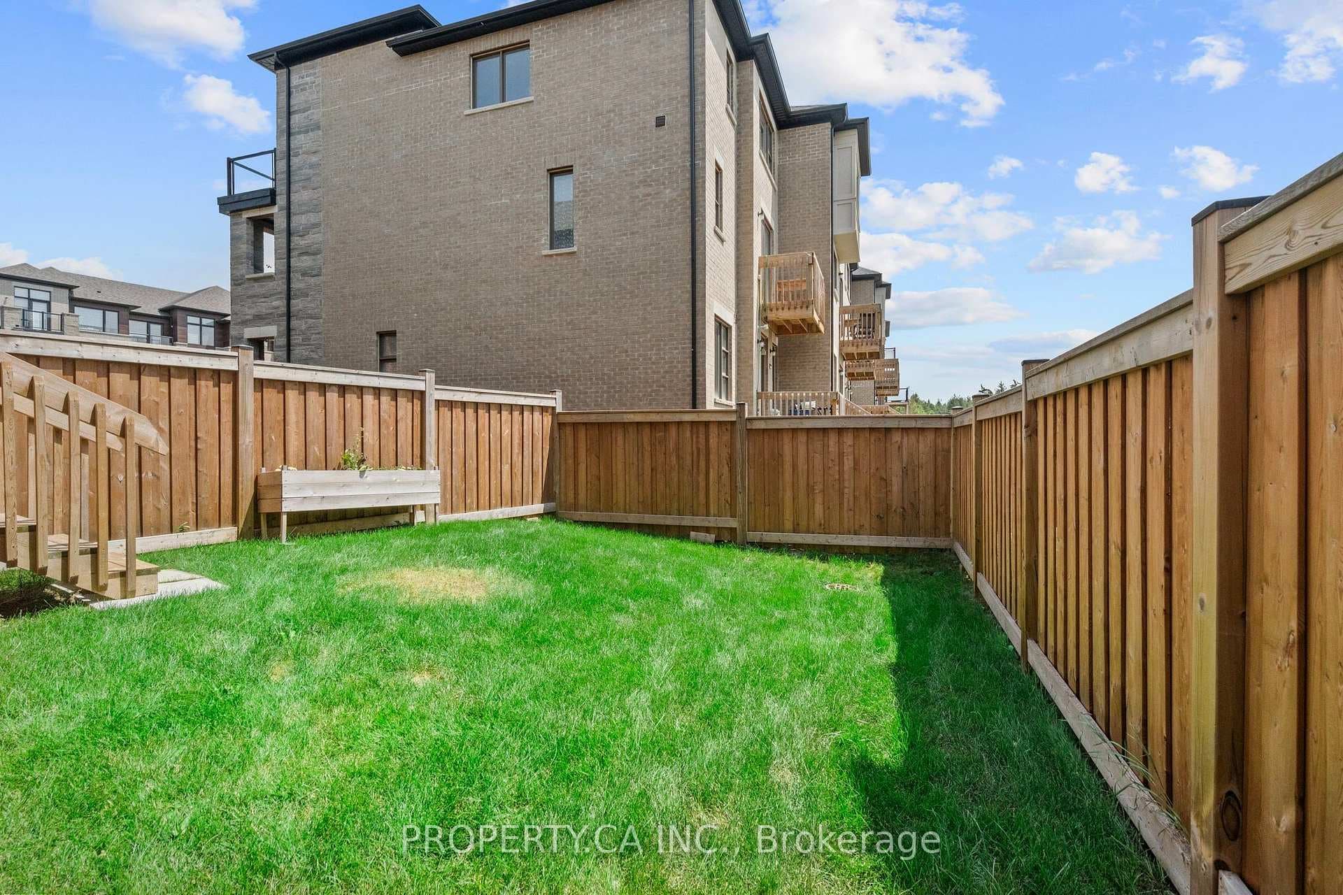 556 New England Court photo 42