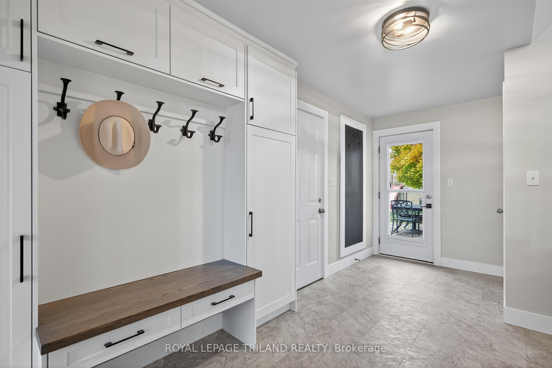 11565 Springfield Road photo 3