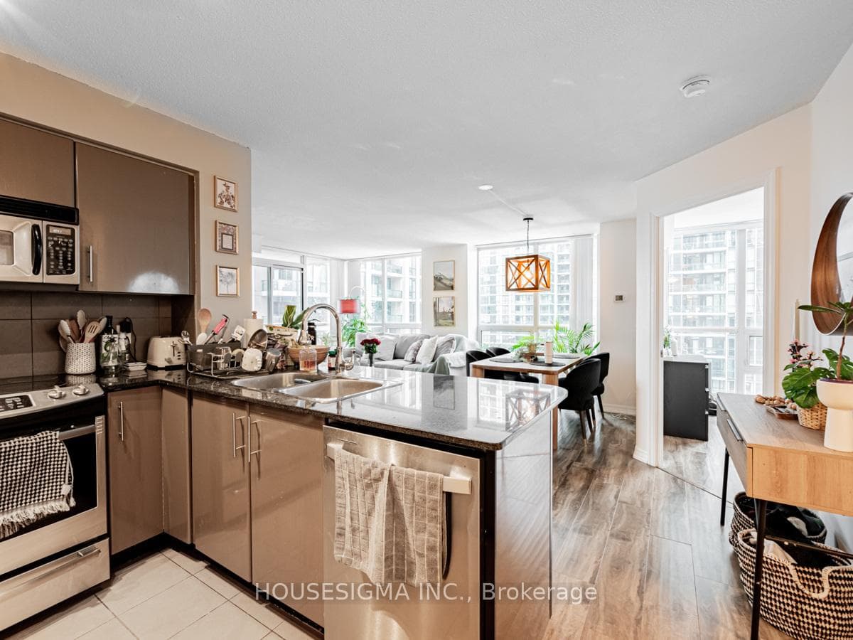 16 Yonge Street Unit 1911 photo 4