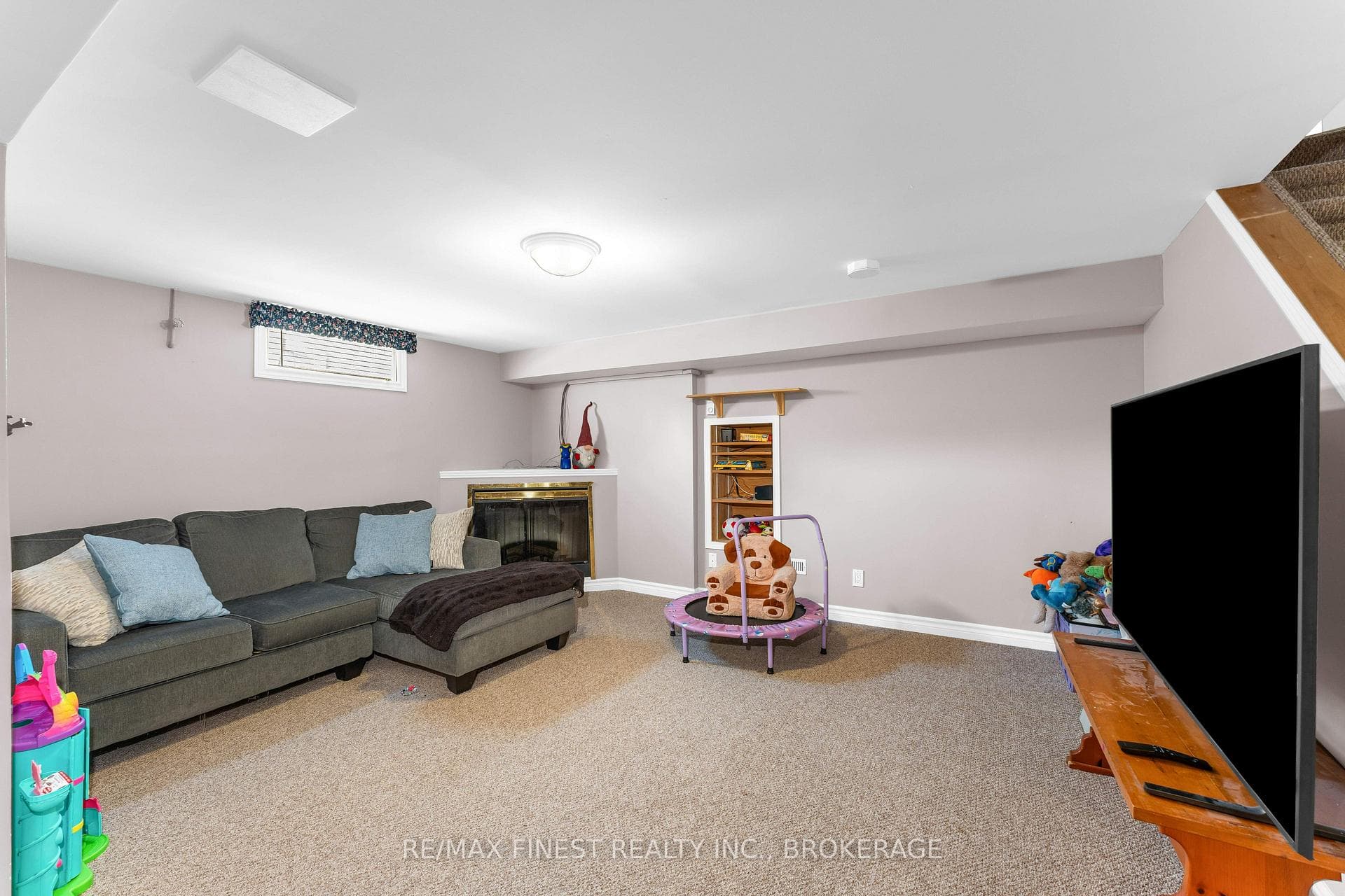 943 Newhall Drive photo 38