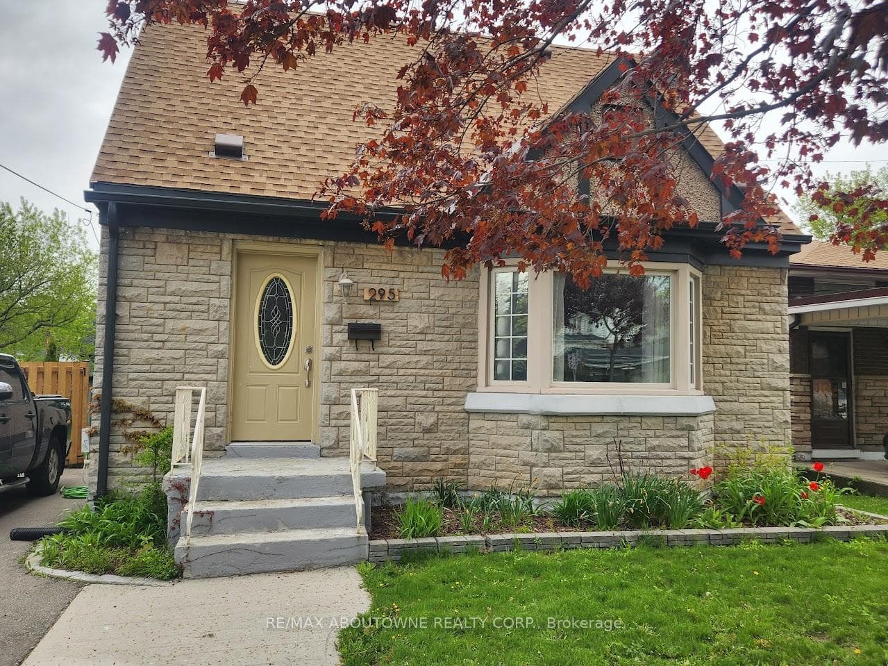 295 Queensdale Avenue photo 1
