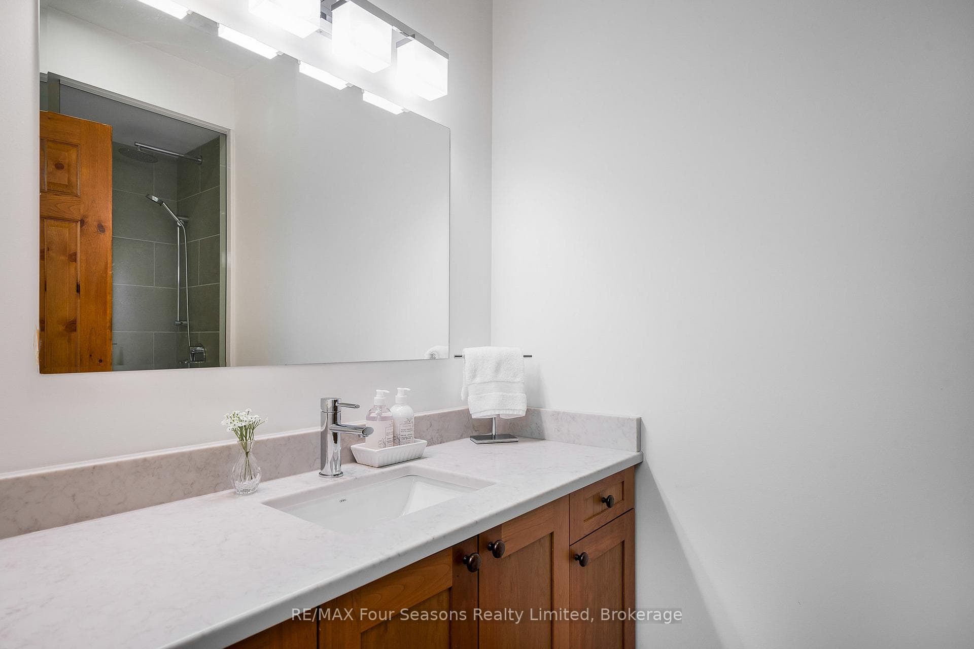 106 Manitou Court photo 20