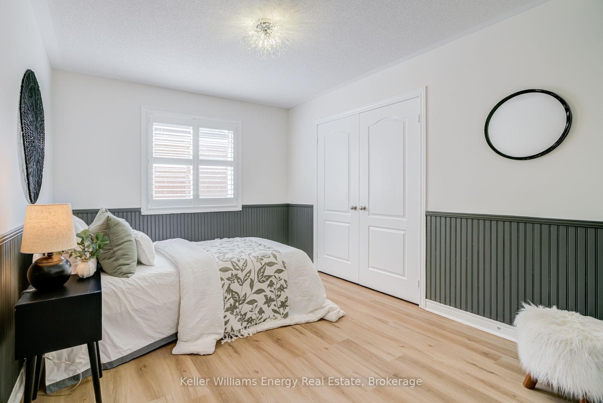 1342 Harlstone Crescent photo 30