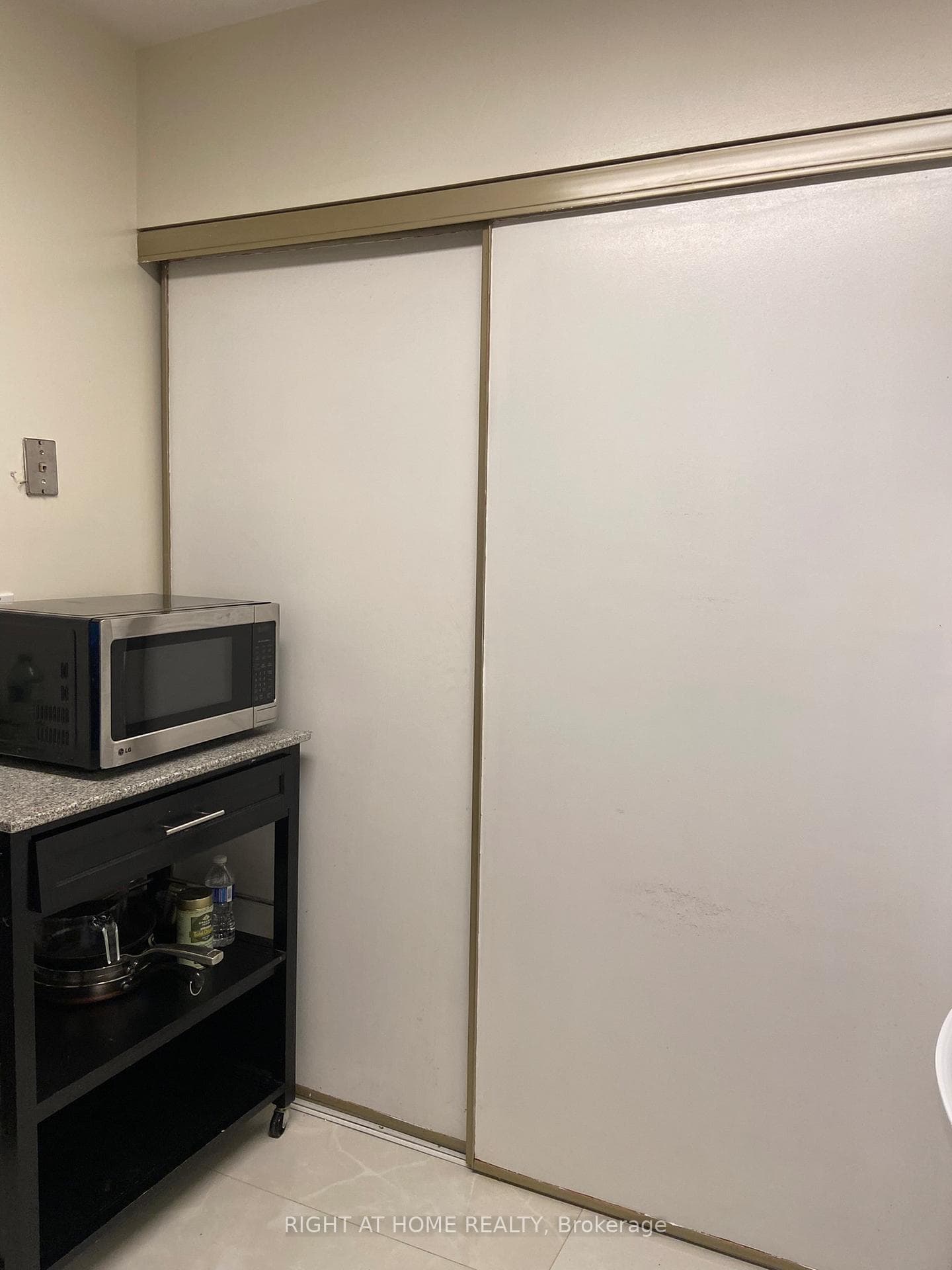 30 Greenfield Avenue Unit 2012 photo 11