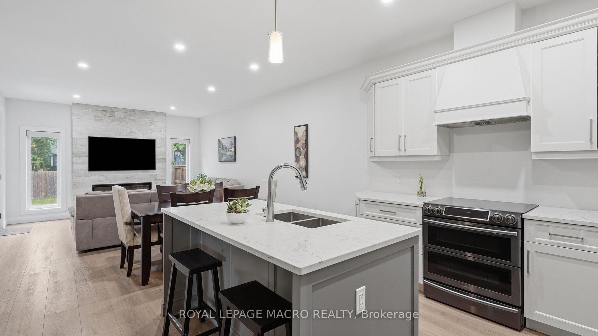1055 Bay Street photo 9