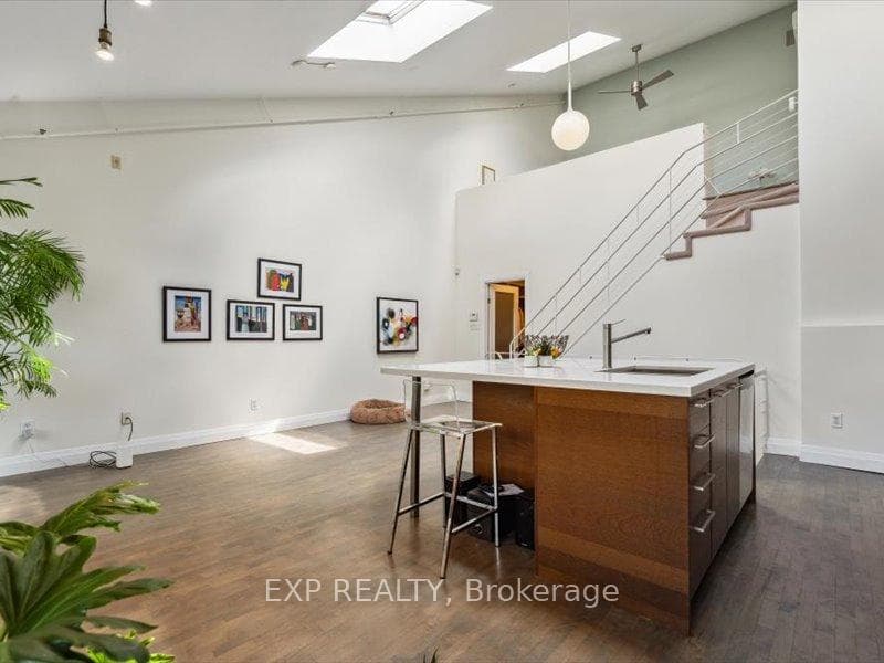 670 Richmond Street Unit 204 photo 5