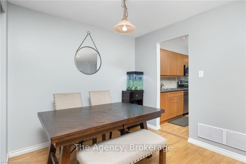 1004 ELIZABETH Place photo 5