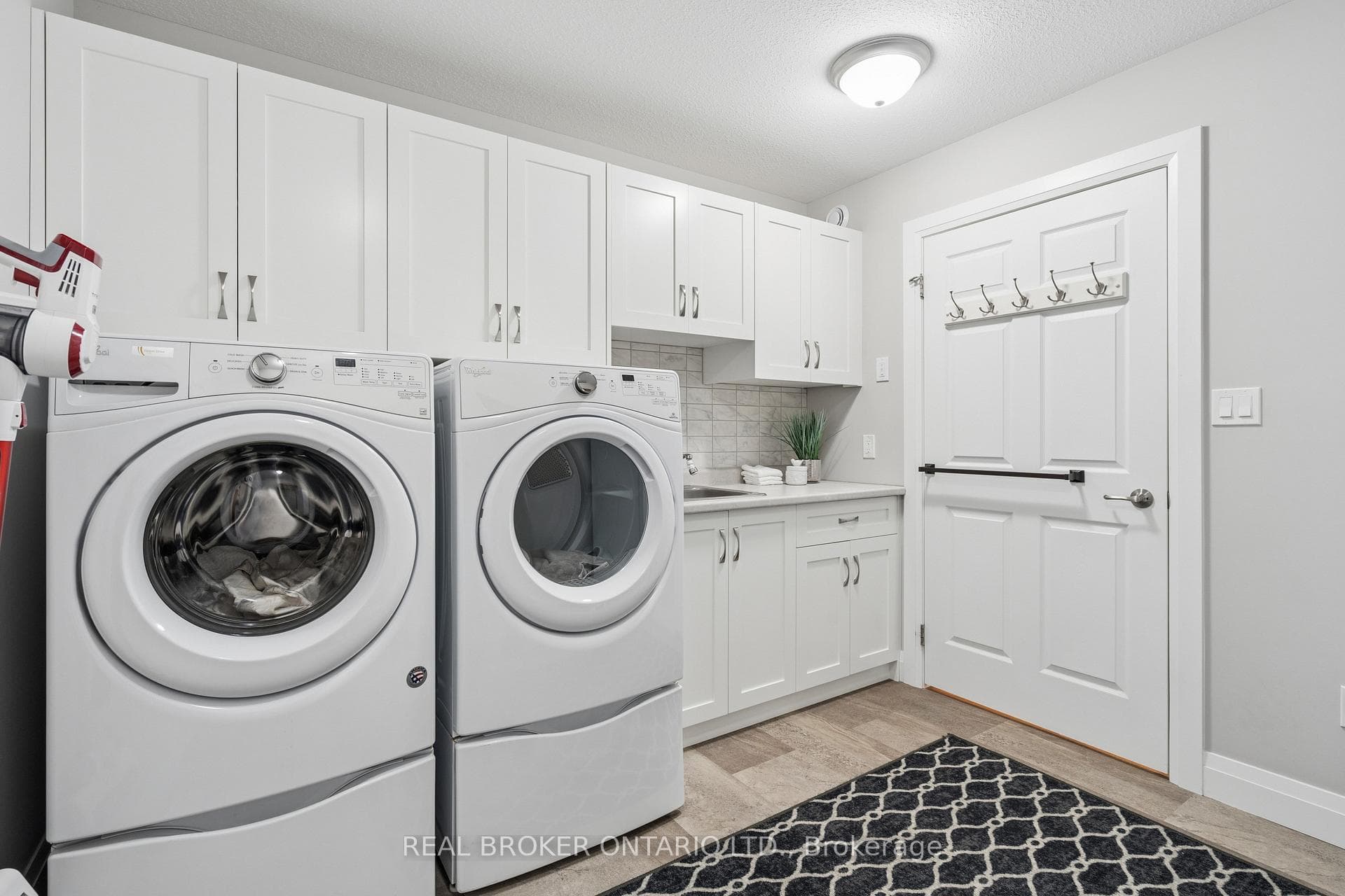 480 Grand Trunk Street photo 17