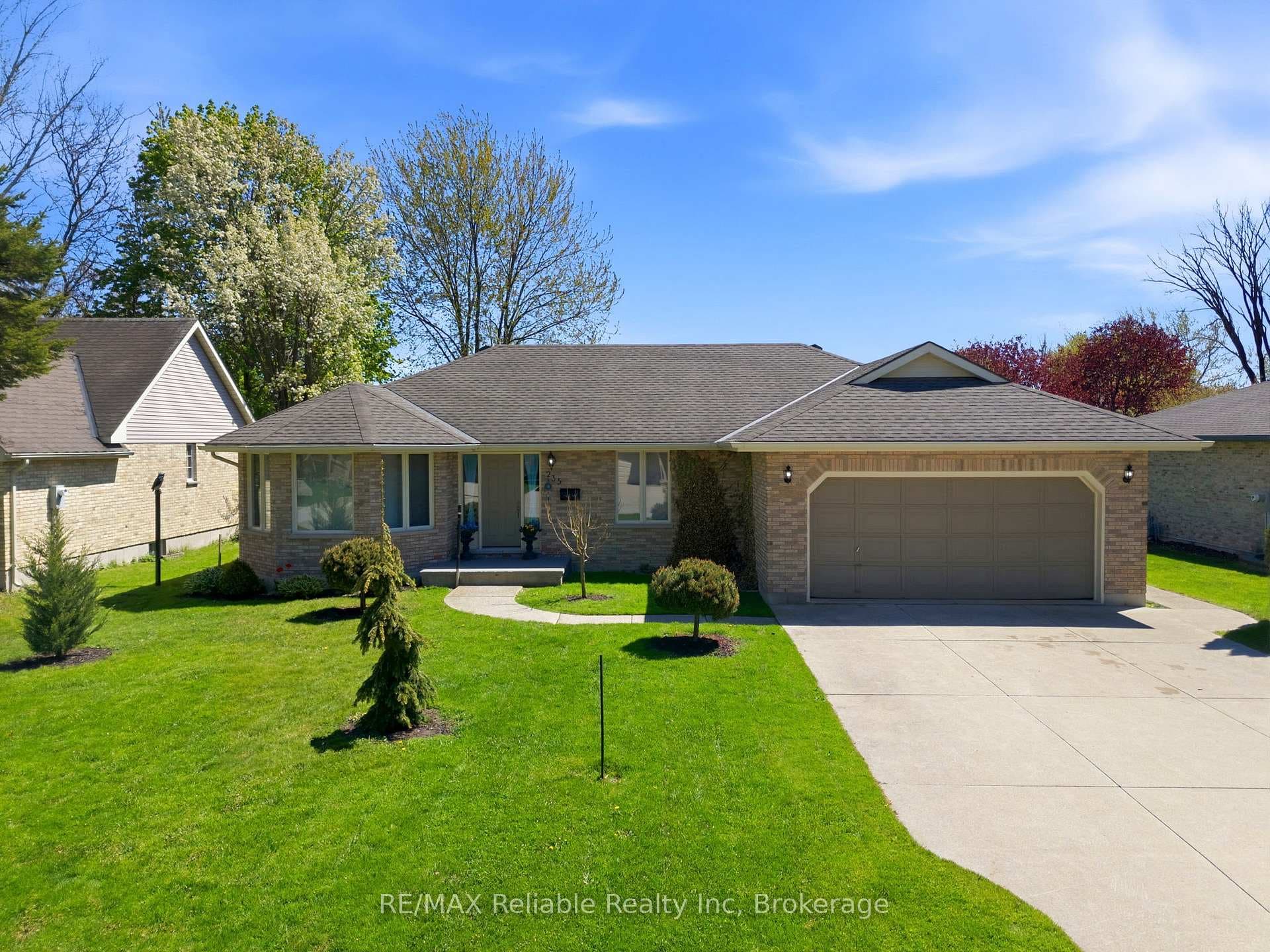 235 Willis Way photo 1